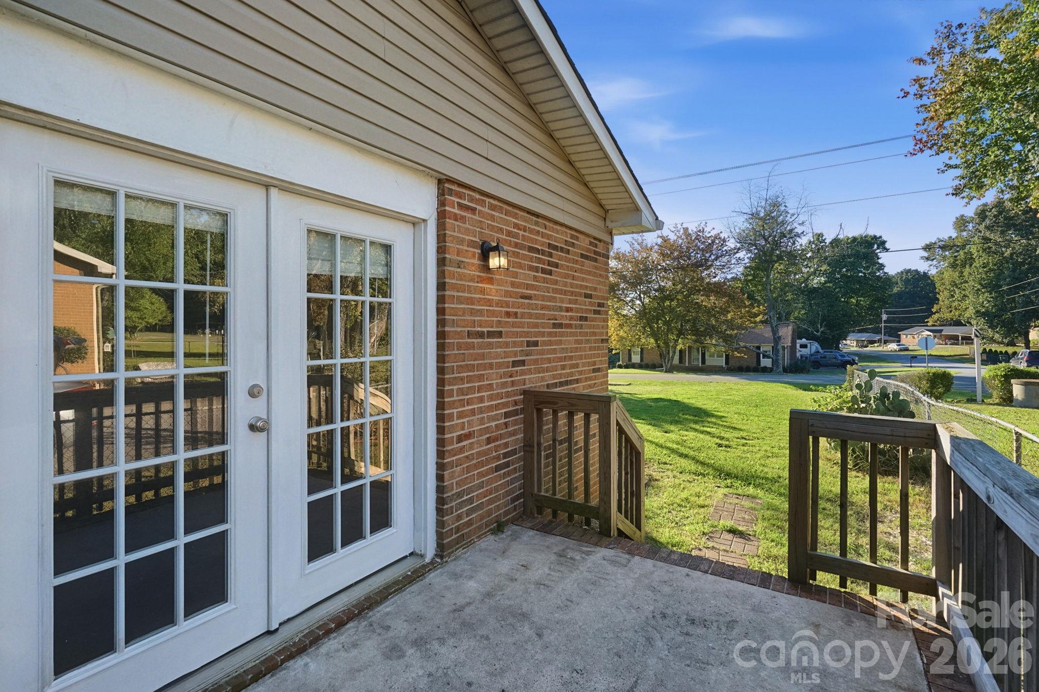 Single Family Residence at 1316 Mayberry Road, Dallas, photo 31 of 39