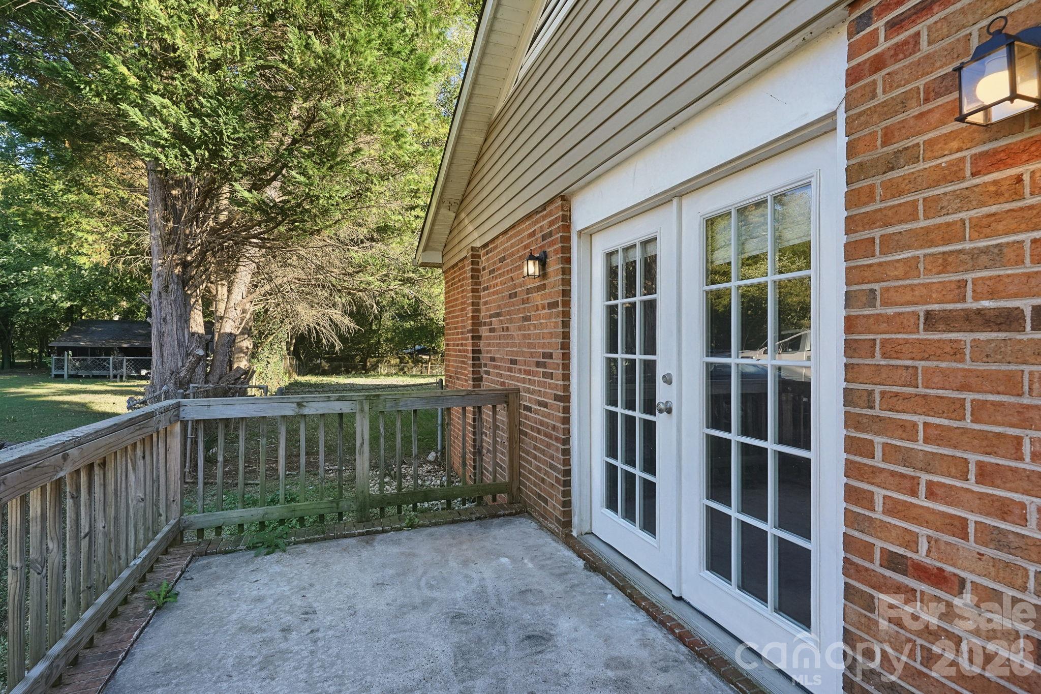 Single Family Residence at 1316 Mayberry Road, Dallas, photo 32 of 39