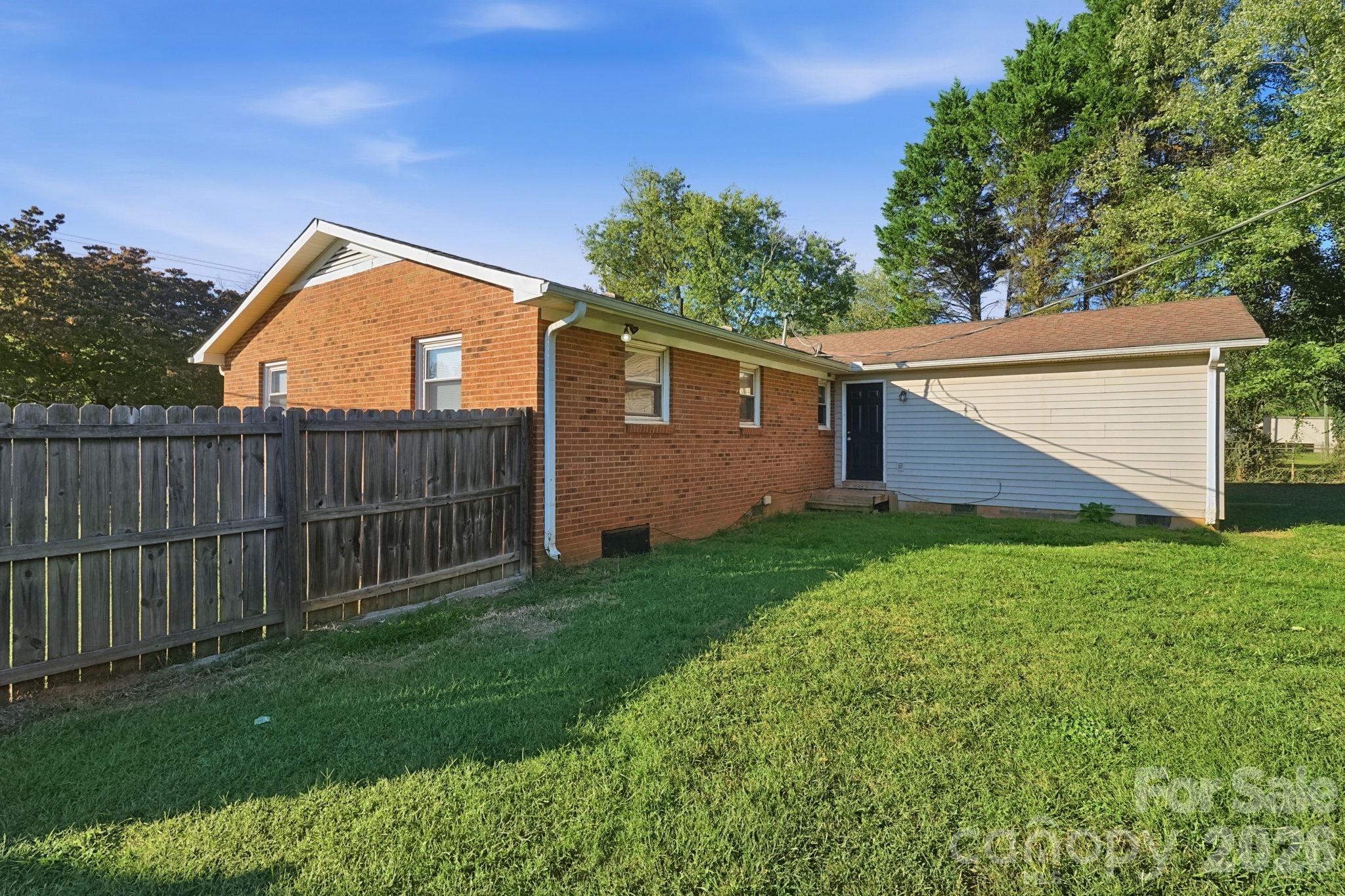 Single Family Residence at 1316 Mayberry Road, Dallas, photo 35 of 39
