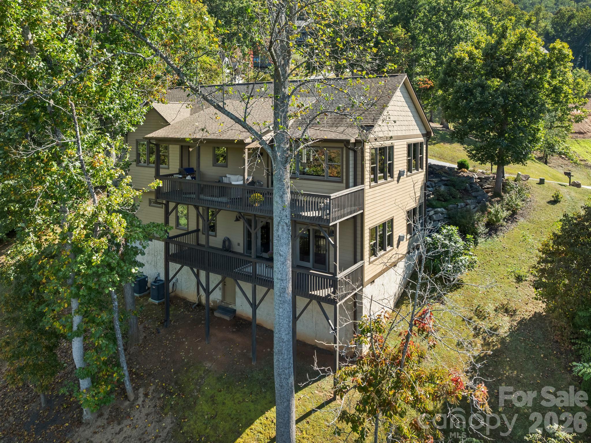 Single Family Residence at 14 Herron View Lane, Weaverville, photo 4 of 44