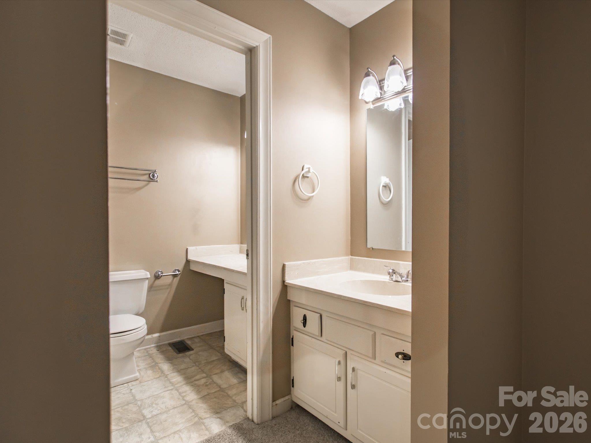 Townhouse at 2705 N Center Street, Hickory, photo 17 of 20