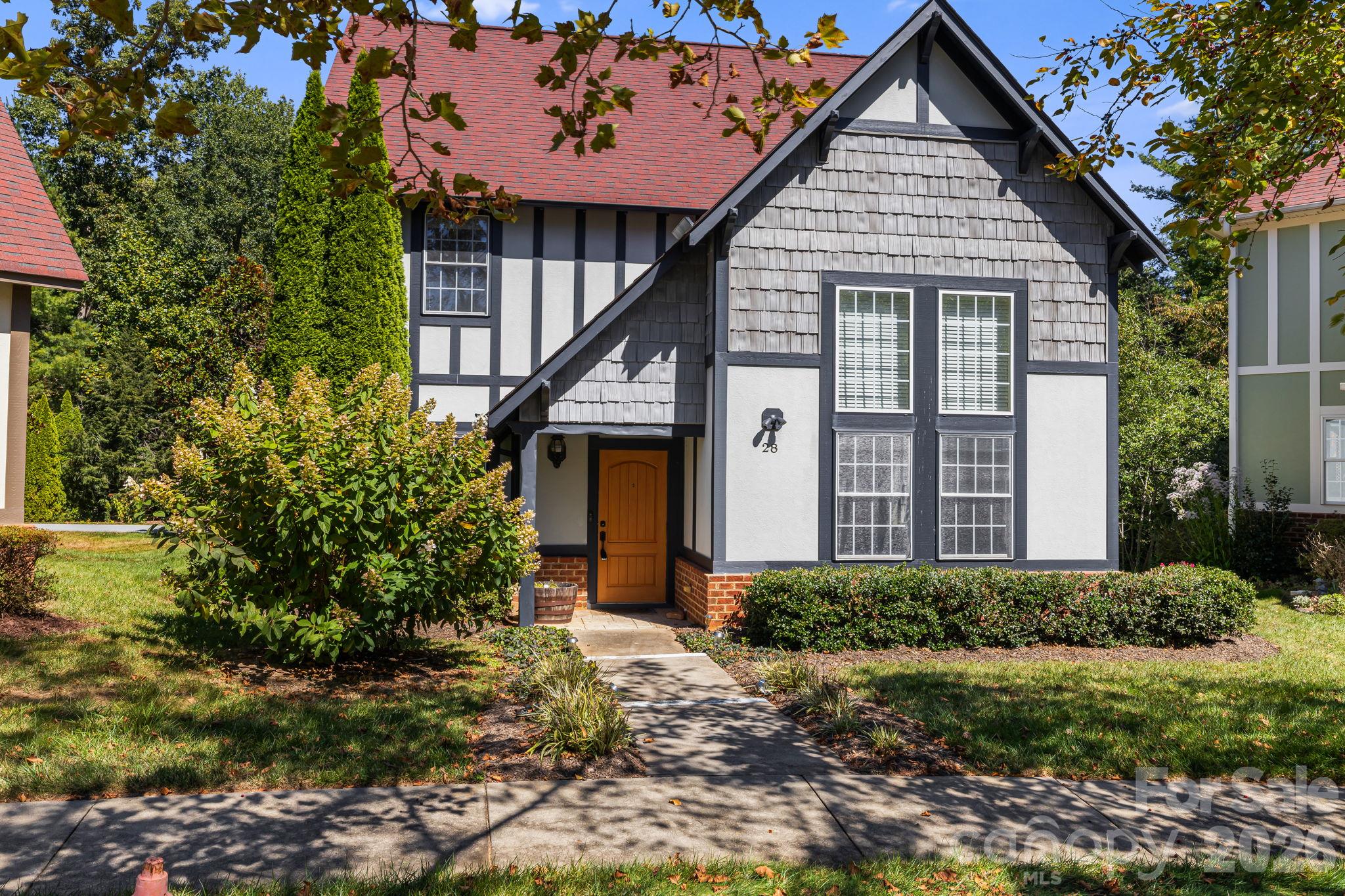 Condominium at 28 Trafalgar Circle, Asheville, photo 2 of 48