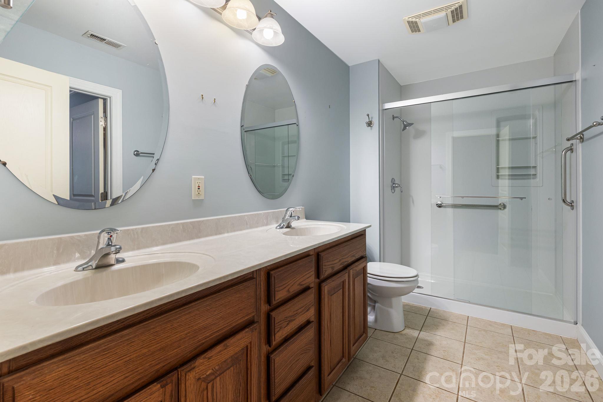 Condominium at 28 Trafalgar Circle, Asheville, photo 8 of 48