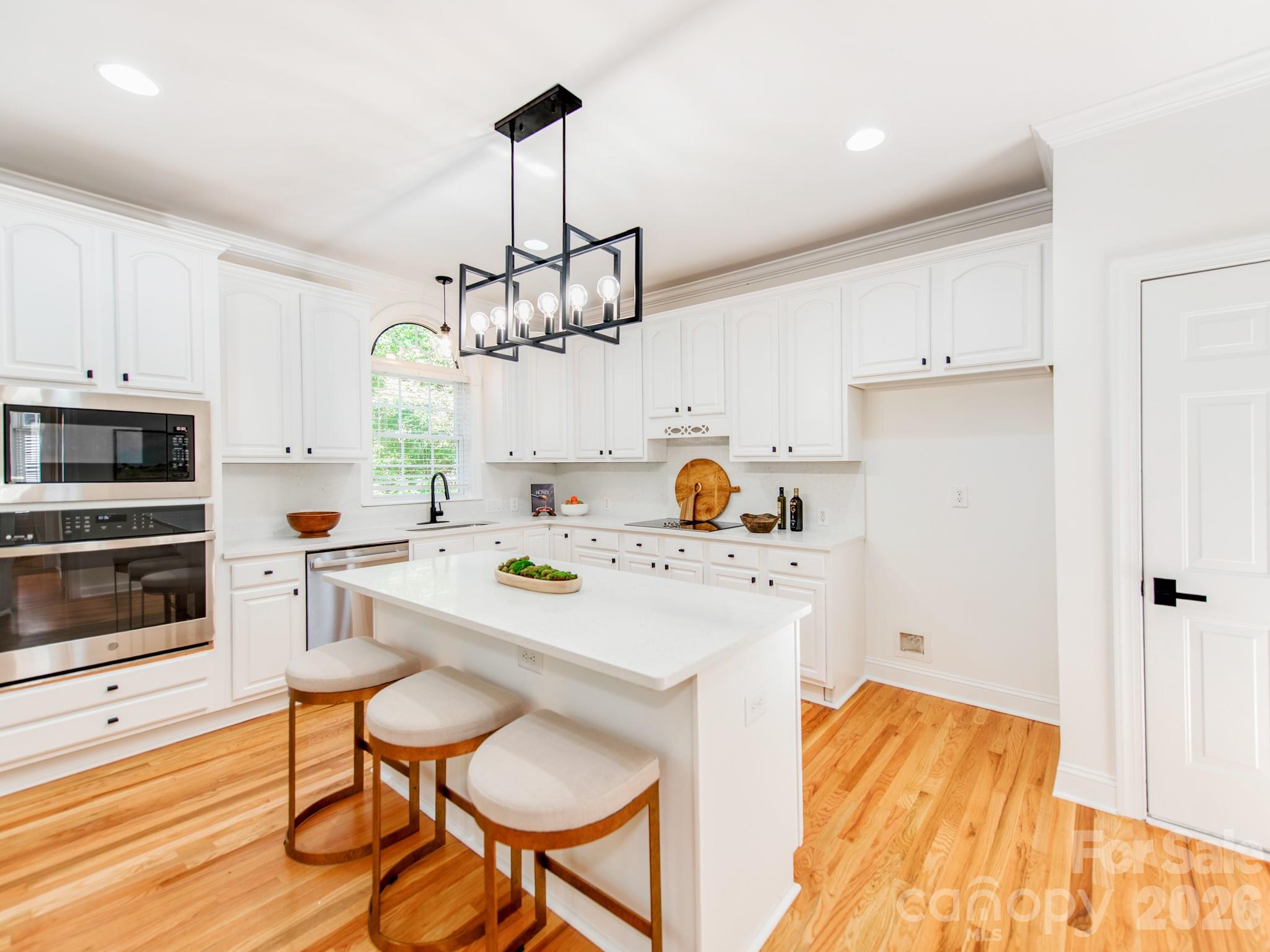 Single Family Residence at 2910 Providence View Lane, Charlotte, photo 16 of 44