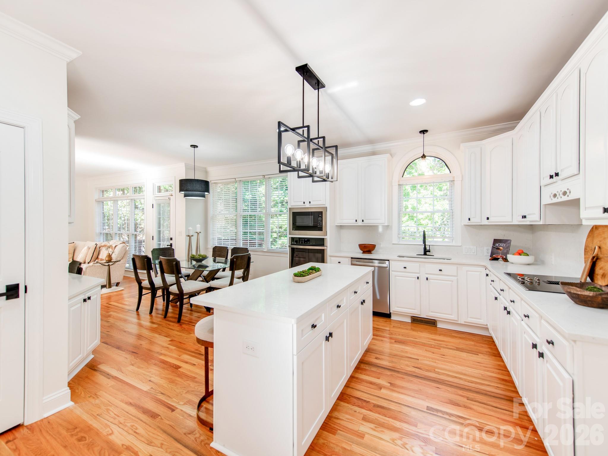 Single Family Residence at 2910 Providence View Lane, Charlotte, photo 17 of 44
