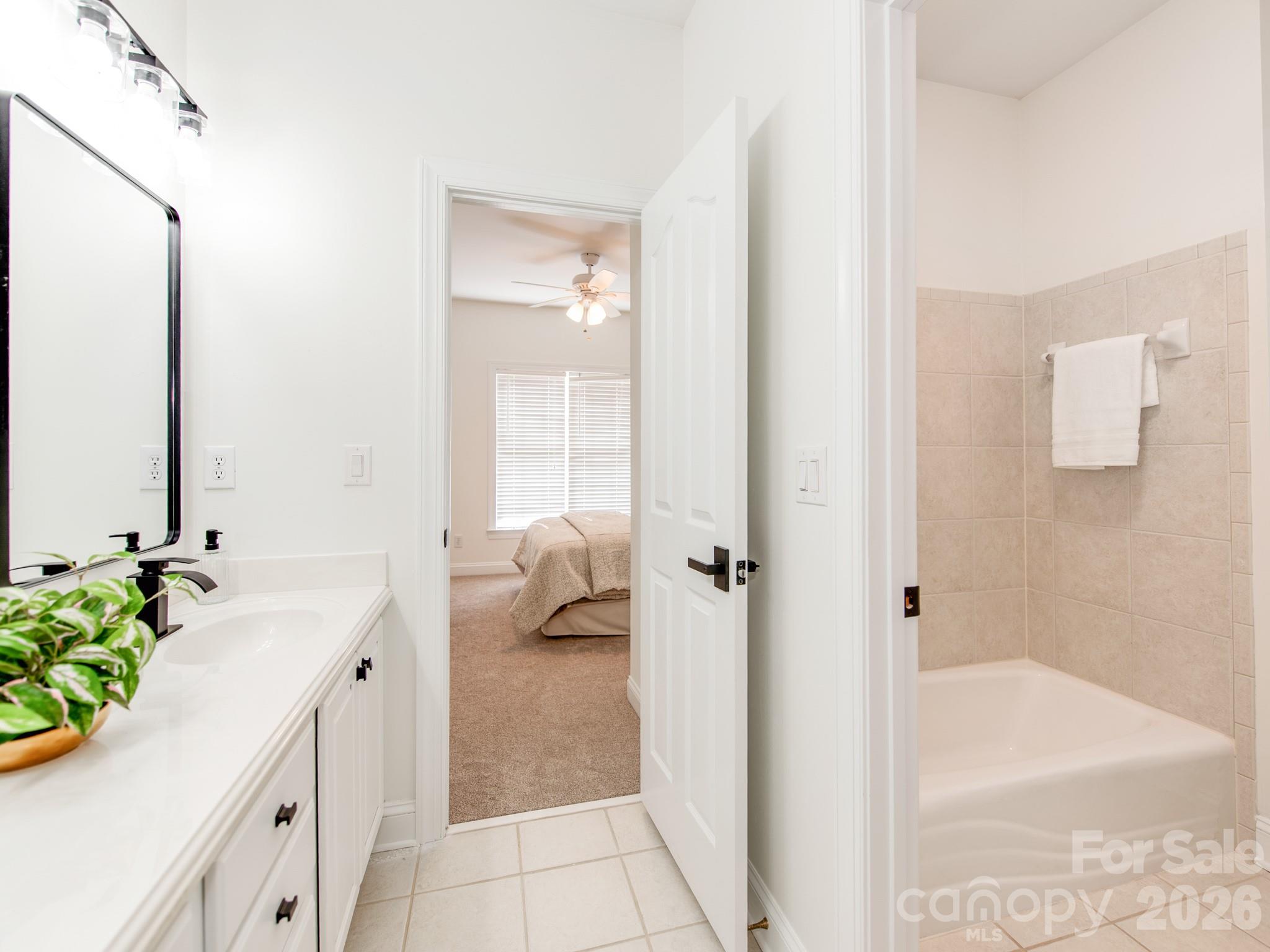 Single Family Residence at 2910 Providence View Lane, Charlotte, photo 35 of 44