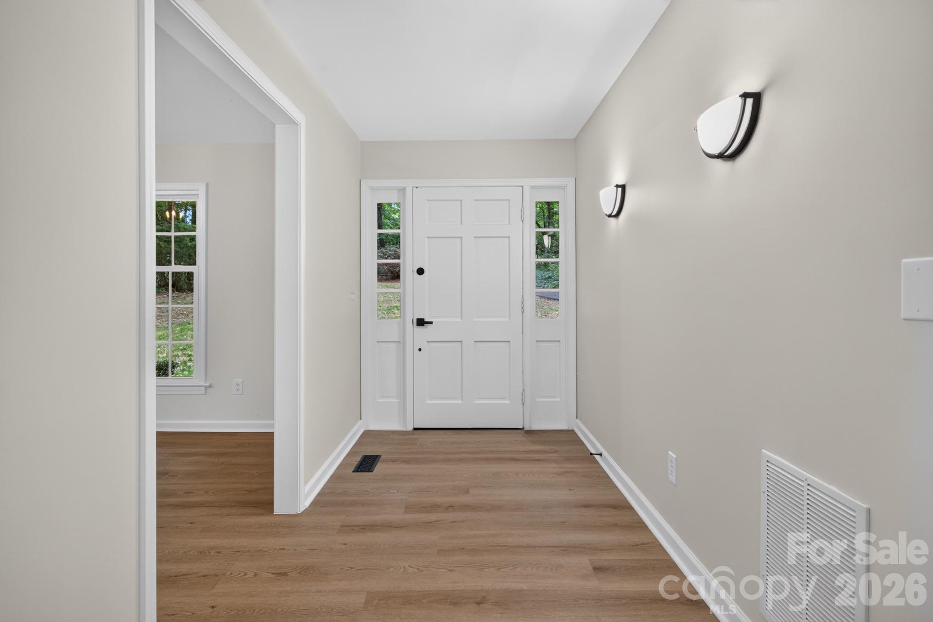 Single Family Residence at 5550 Overlook Circle, Winston Salem, photo 6 of 48