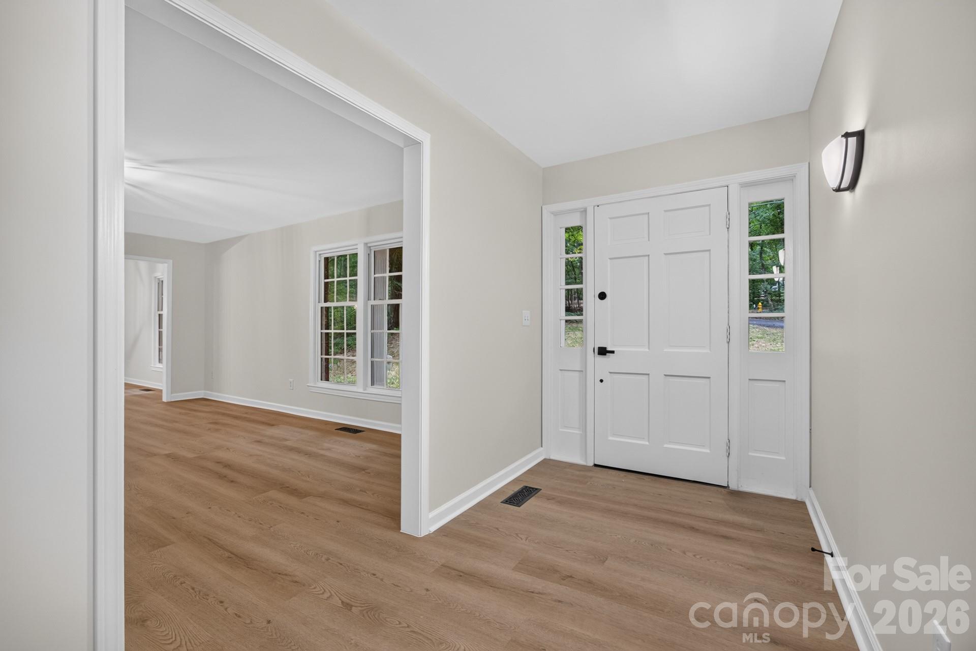 Single Family Residence at 5550 Overlook Circle, Winston Salem, photo 7 of 48