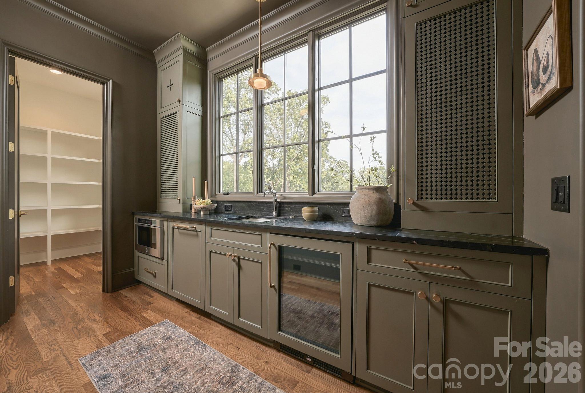 Single Family Residence at 122 Lansdowne Road, Charlotte, photo 11 of 45