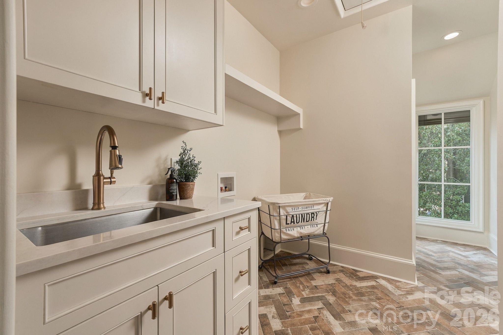 laundry room - 122 Lansdowne Road, Charlotte