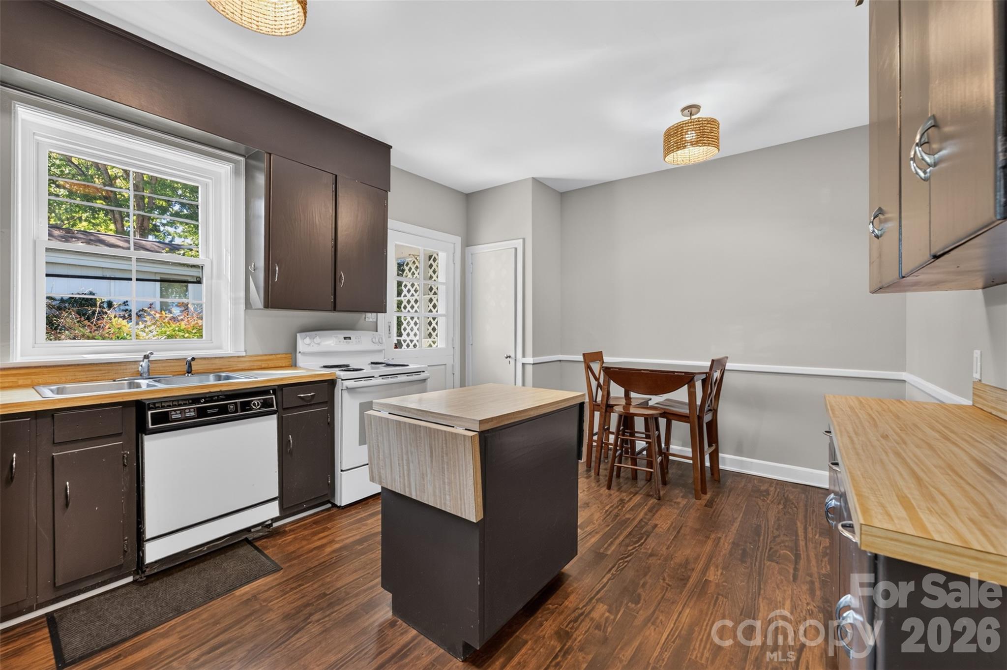 Single Family Residence at 356 7th Avenue NE, Hickory, photo 14 of 35