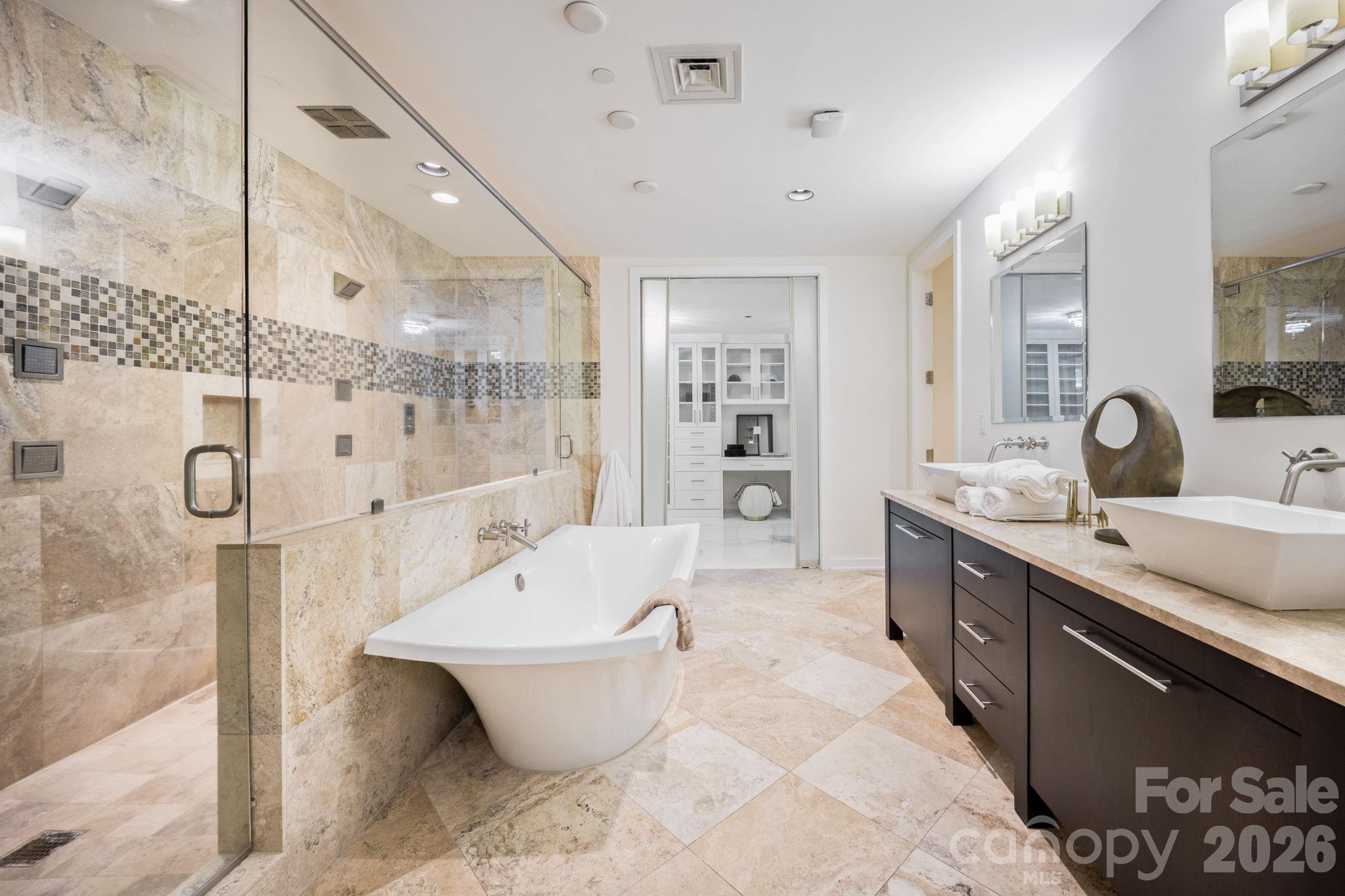 Condominium at 139 Tryon Street, Charlotte, photo 16 of 41