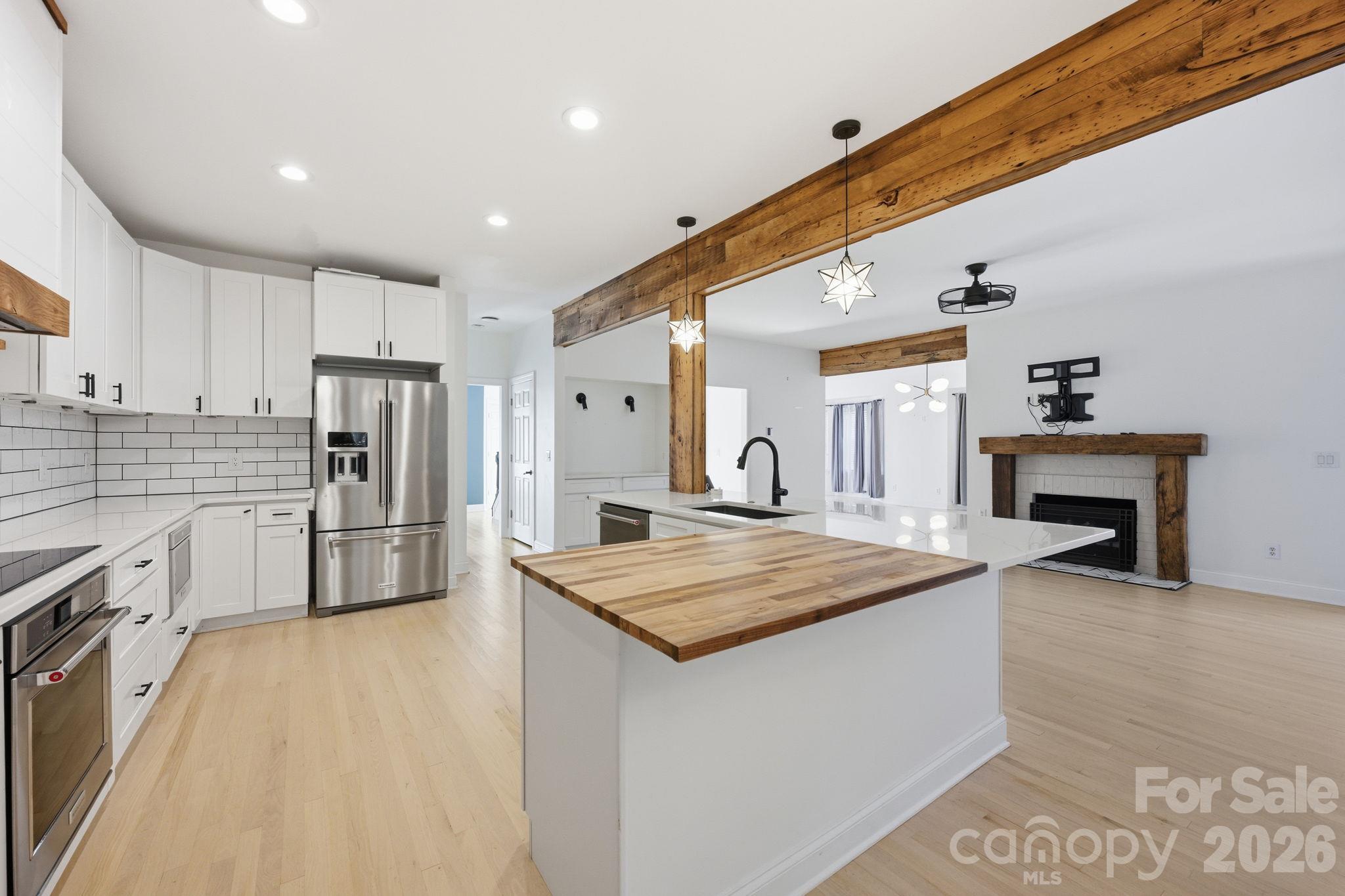 Single Family Residence at 15737 Agincourt Drive, Huntersville, photo 12 of 48