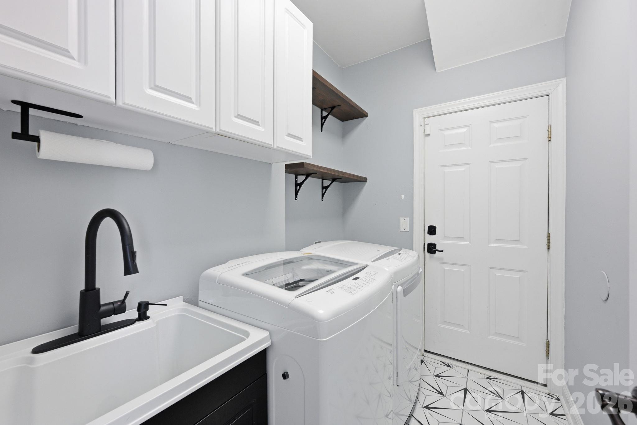 Single Family Residence at 15737 Agincourt Drive, Huntersville, photo 17 of 48