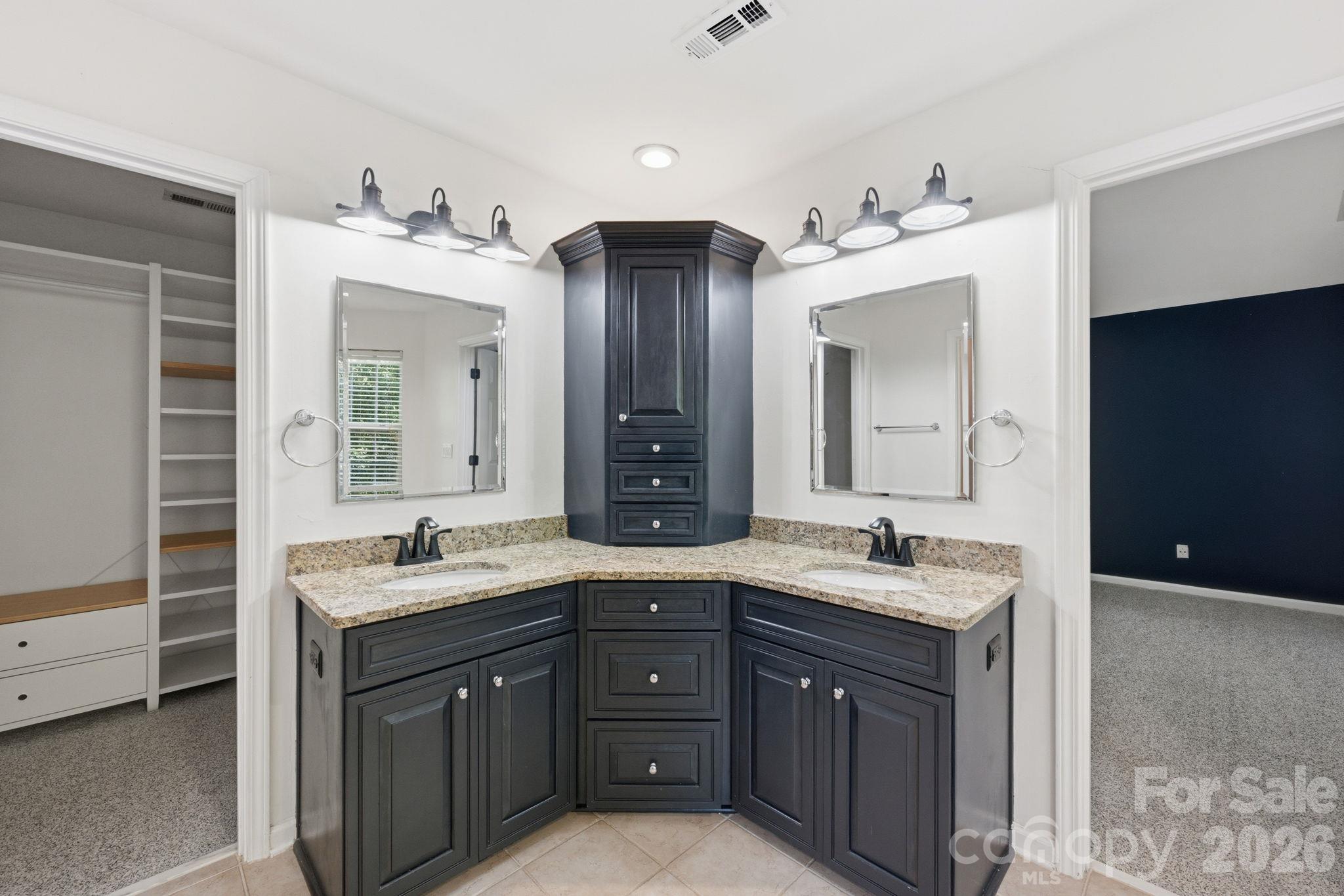 Single Family Residence at 15737 Agincourt Drive, Huntersville, photo 31 of 48