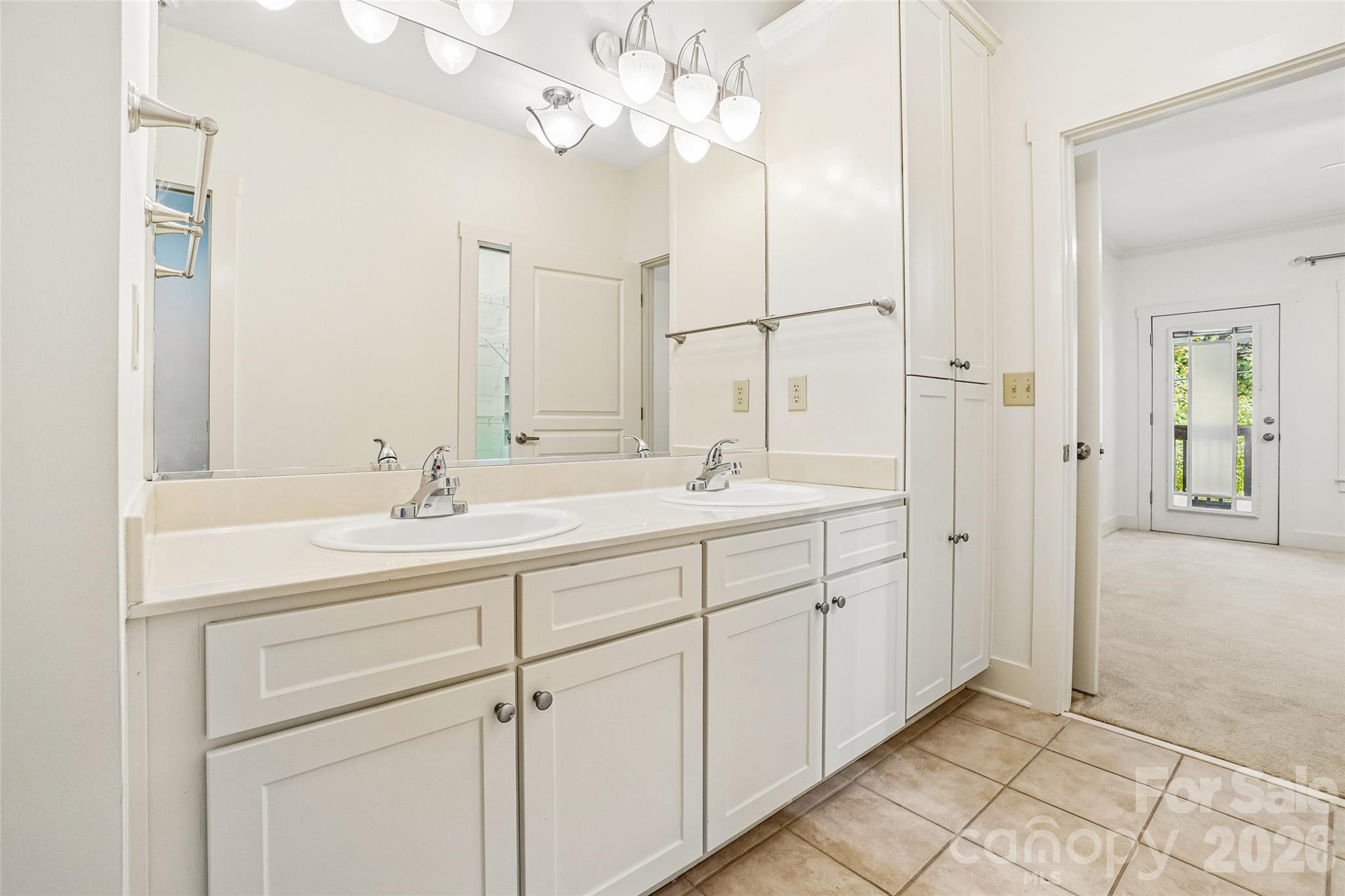 Dual vanity in primary bathroom - 9 Kenilworth Knolls, Asheville