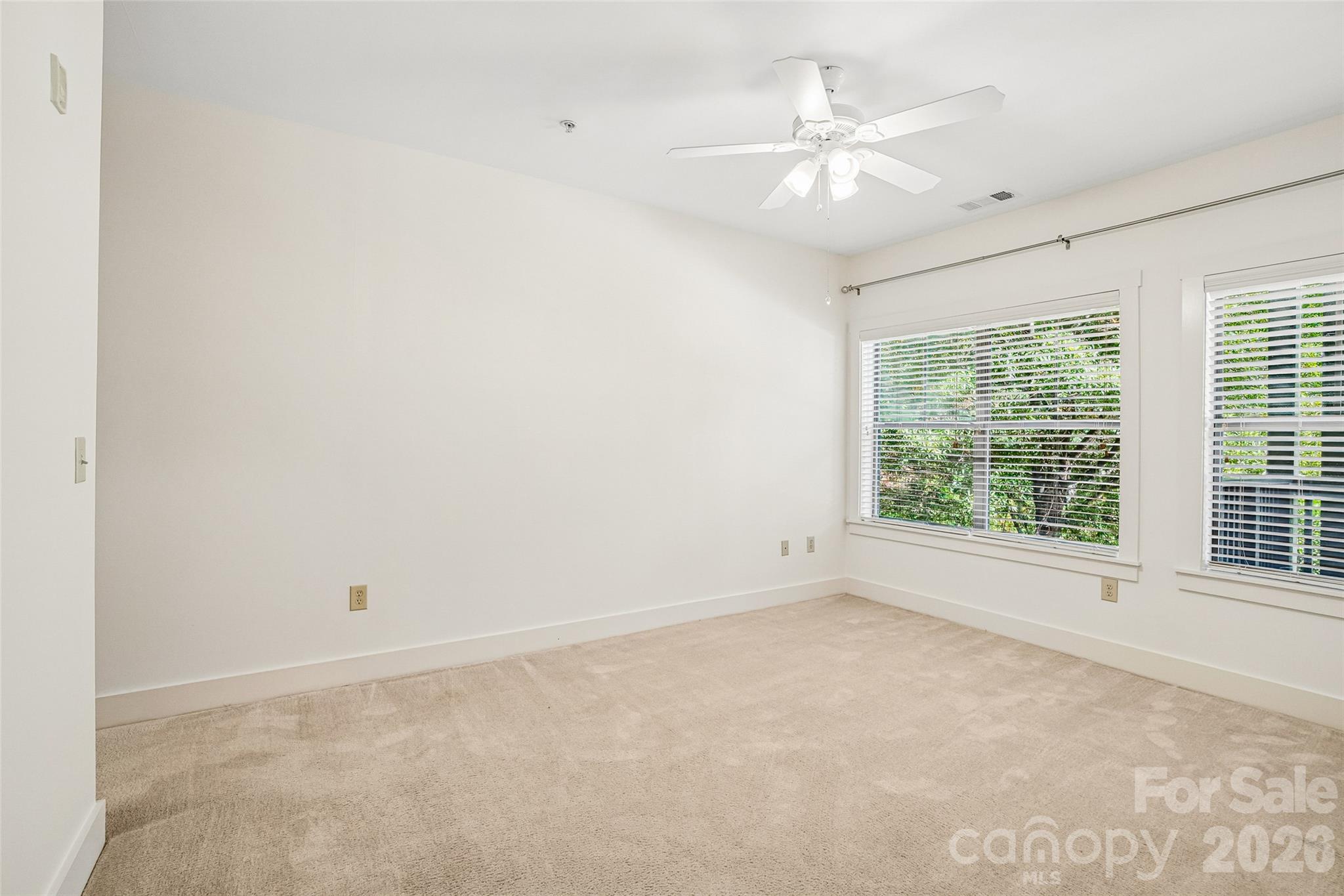 Second bedroom has en-suite access. - 9 Kenilworth Knolls, Asheville