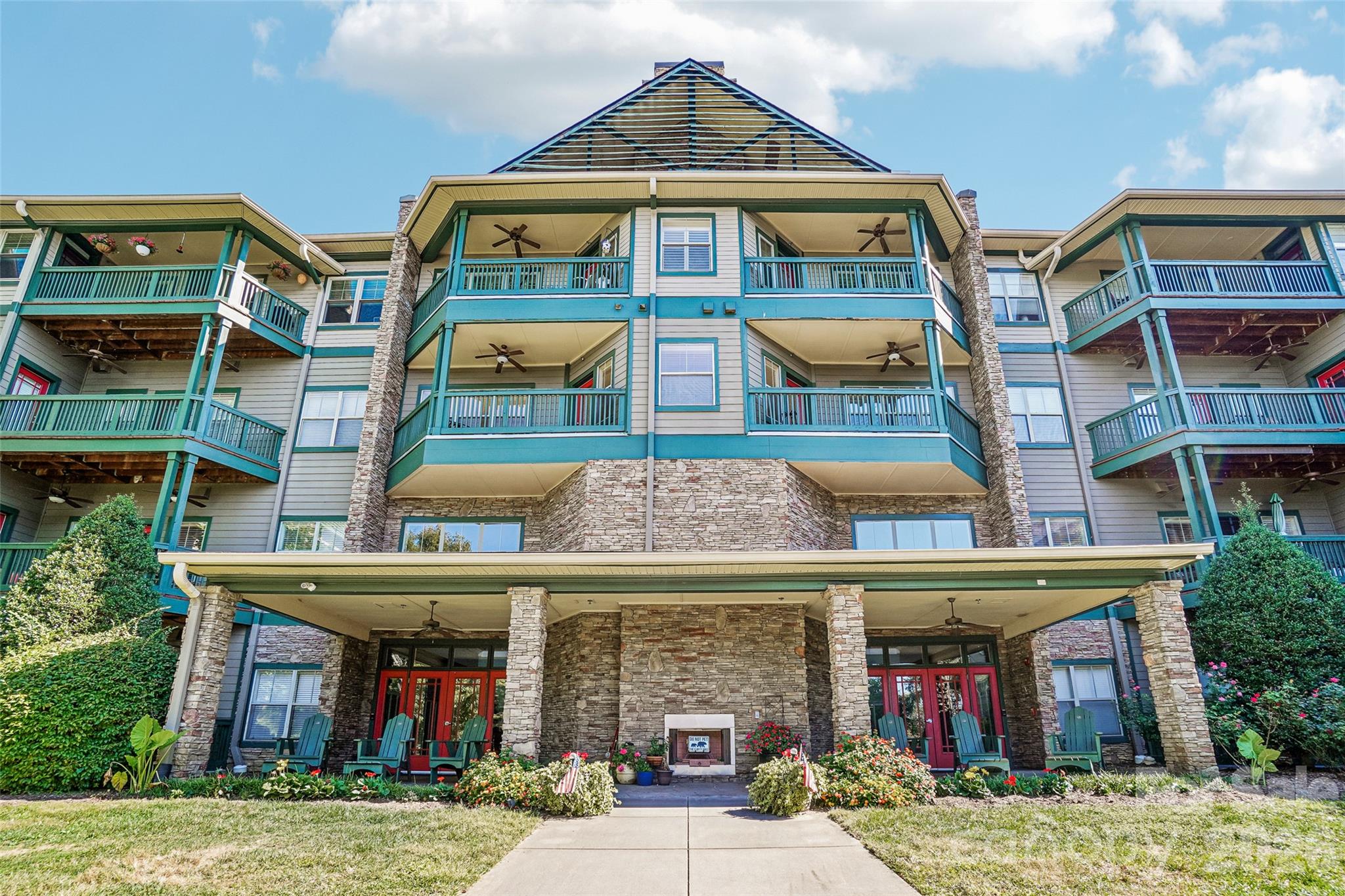 View of the back side of building showing common patio area. - 9 Kenilworth Knolls, Asheville