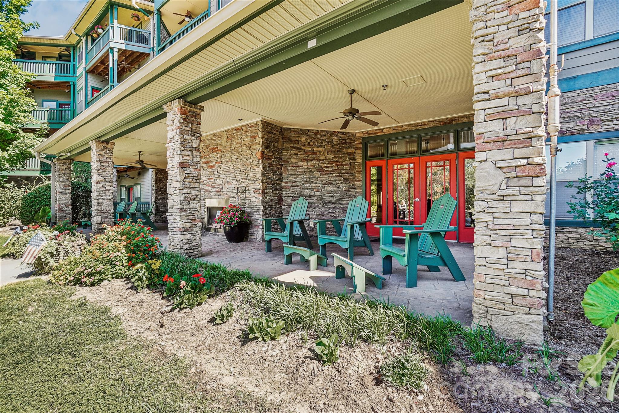 Common back patio area has plenty of seating for socializing. - 9 Kenilworth Knolls, Asheville