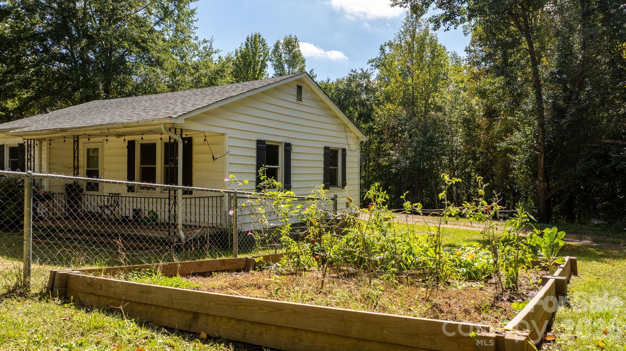 Raised garden bed - 6048 Sugar Loaf Road, Connelly Springs