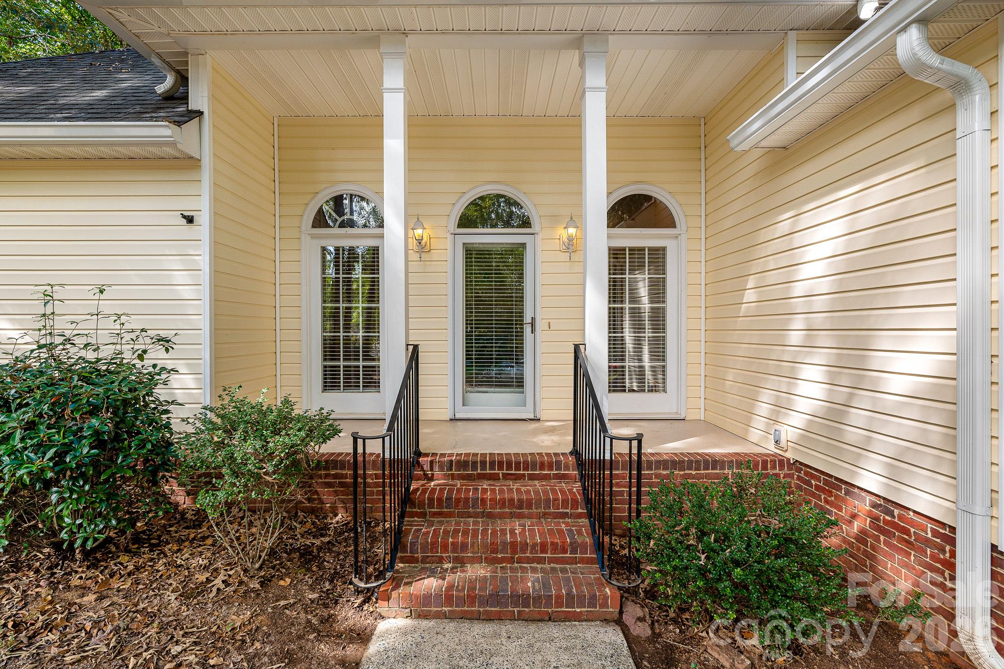 Single Family Residence at 8311 Poplar Grove Circle, Waxhaw, photo 2 of 40