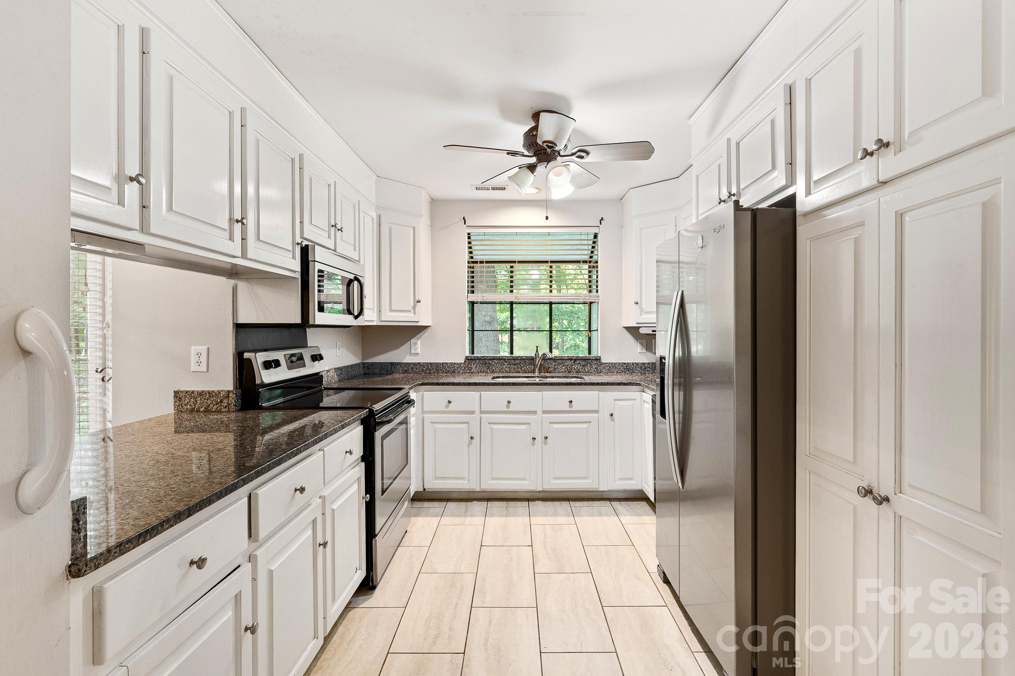 Single Family Residence at 8311 Poplar Grove Circle, Waxhaw, photo 8 of 40