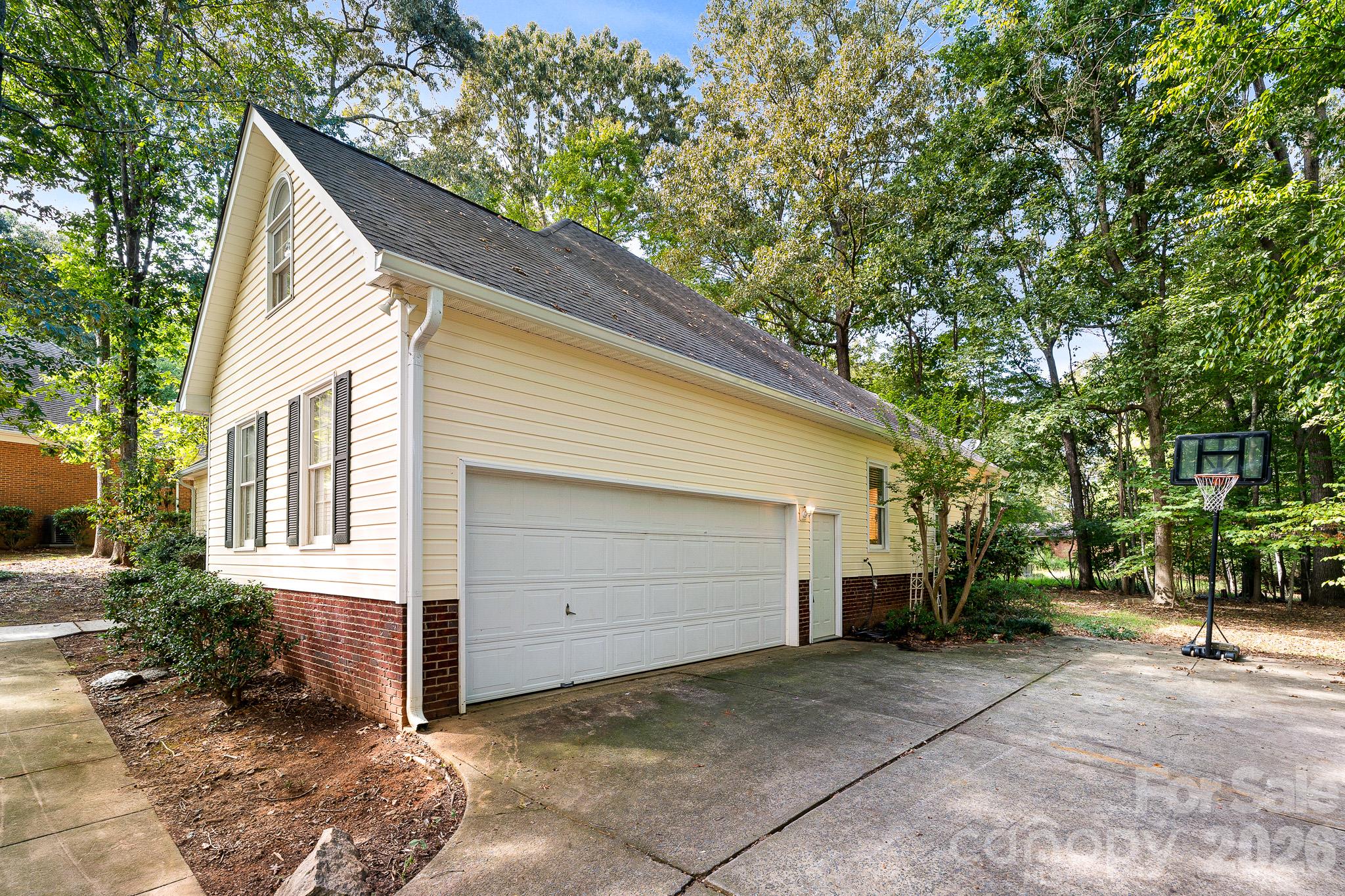 Single Family Residence at 8311 Poplar Grove Circle, Waxhaw, photo 33 of 40