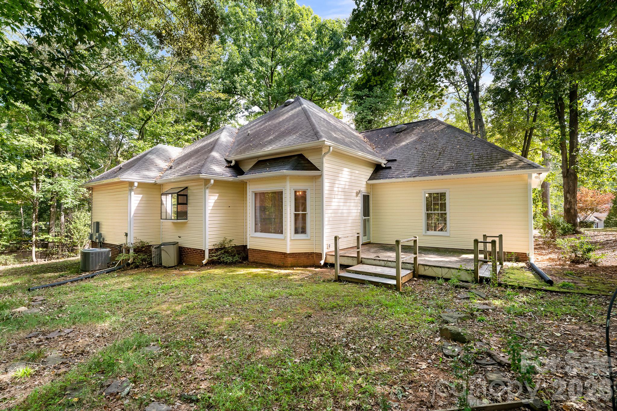Single Family Residence at 8311 Poplar Grove Circle, Waxhaw, photo 34 of 40