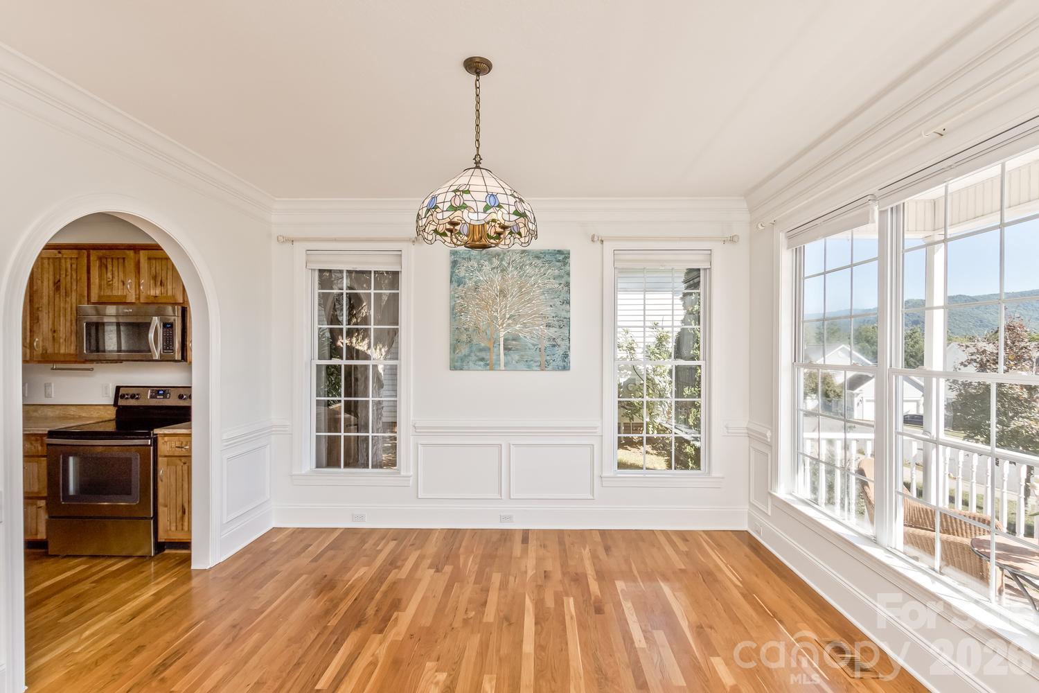 Single Family Residence at 105 Willow Oak Drive, Asheville, photo 5 of 48