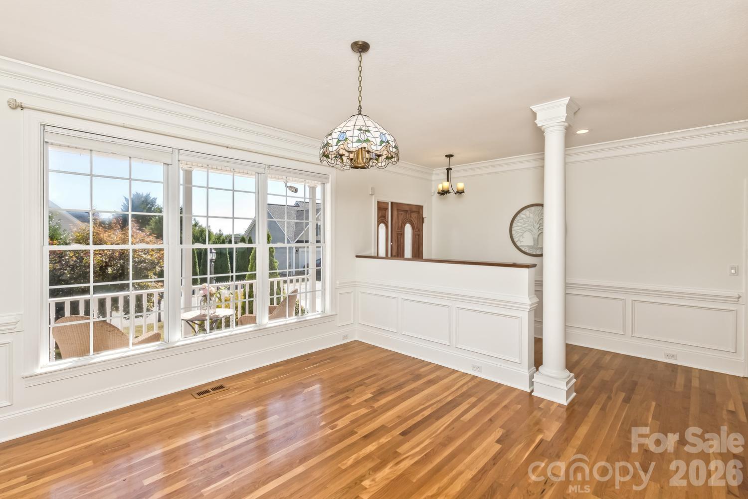 Single Family Residence at 105 Willow Oak Drive, Asheville, photo 6 of 48