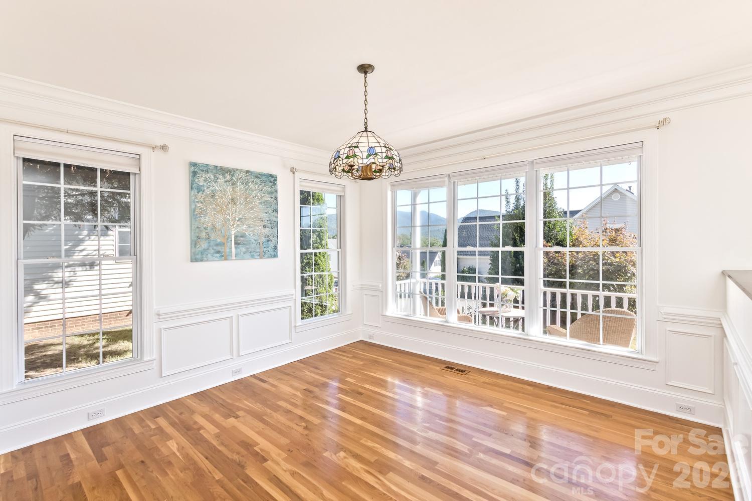 Single Family Residence at 105 Willow Oak Drive, Asheville, photo 7 of 48