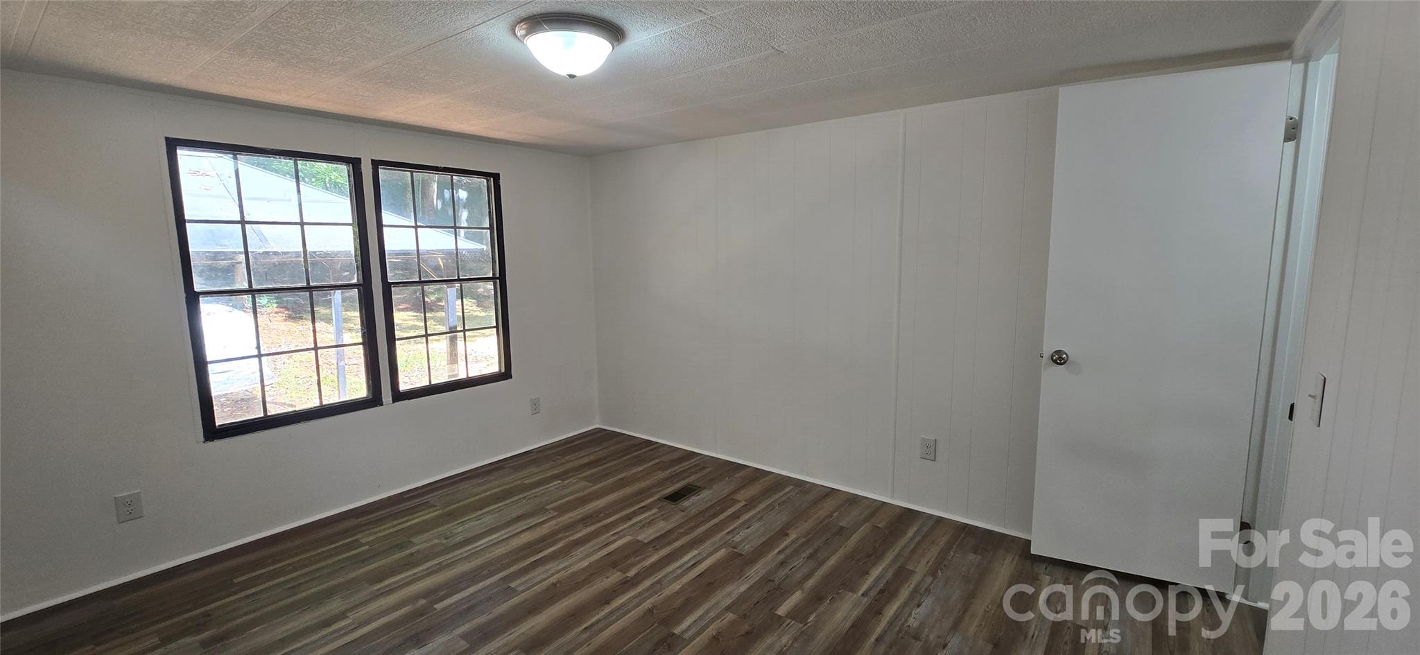 Single Family Residence at 127 Louise Drive, Mooresville, photo 10 of 13