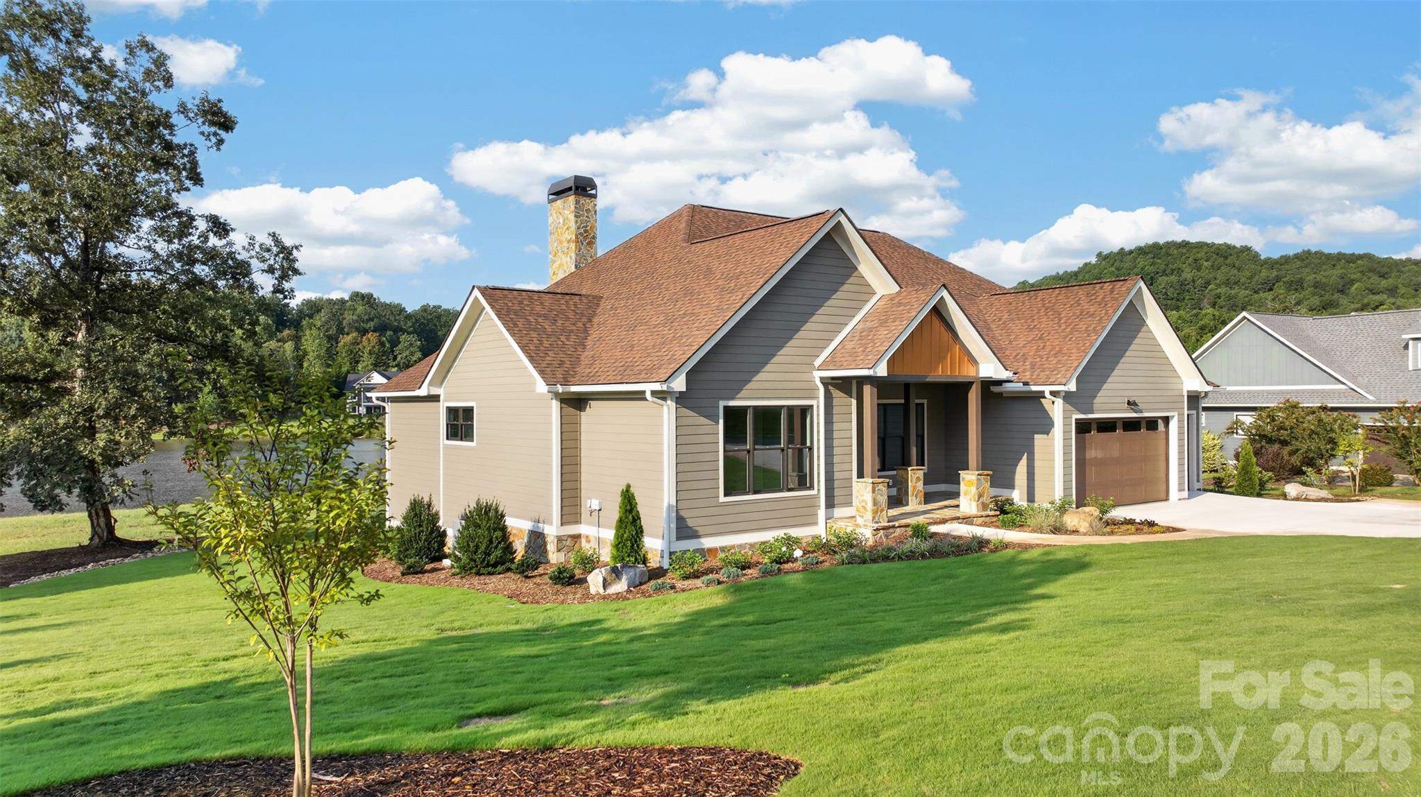 Single Family Residence at 966 Mapleton Lane, Columbus, photo 2 of 44