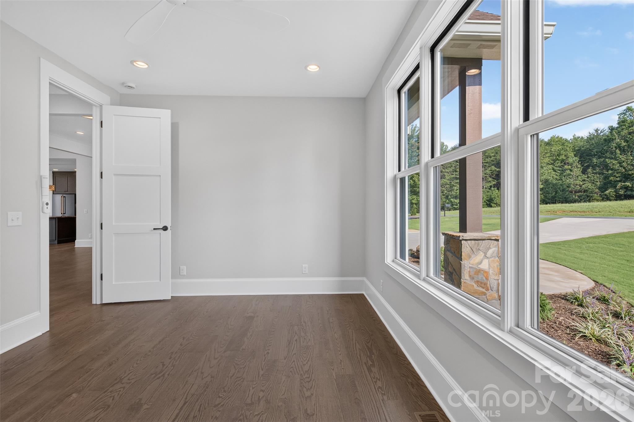 Study/office or optional 4th bedroom - 966 Mapleton Lane, Columbus