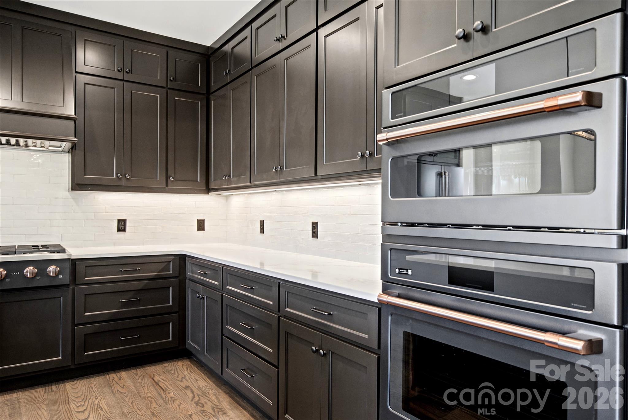 Single Family Residence at 966 Mapleton Lane, Columbus, photo 20 of 44