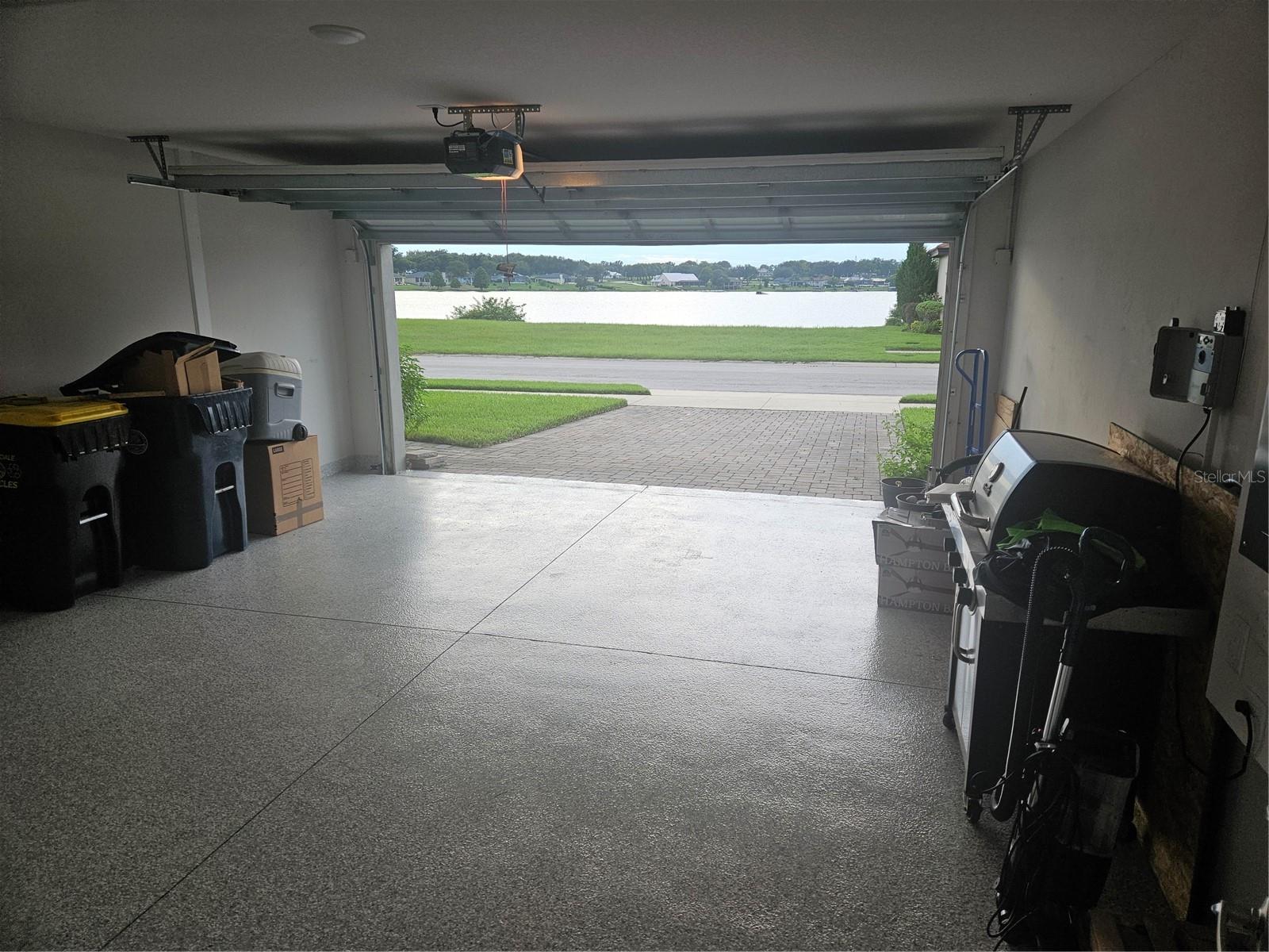 Epoxied Garage Floor - 4222 JULIANA LAKE DR, AUBURNDALE