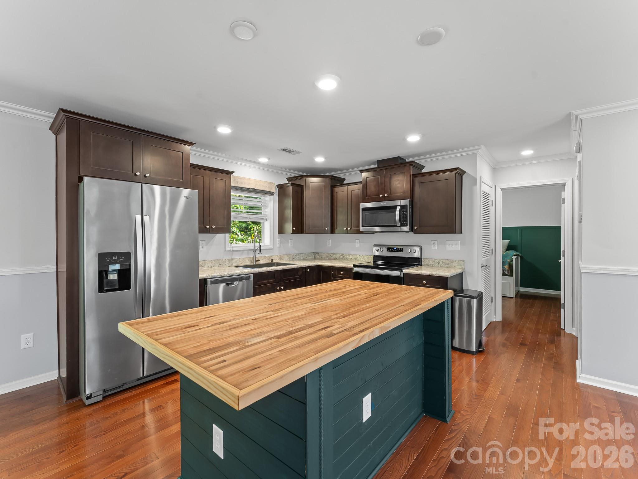 Single Family Residence at 36 Tempie Lane, Arden, photo 14 of 40