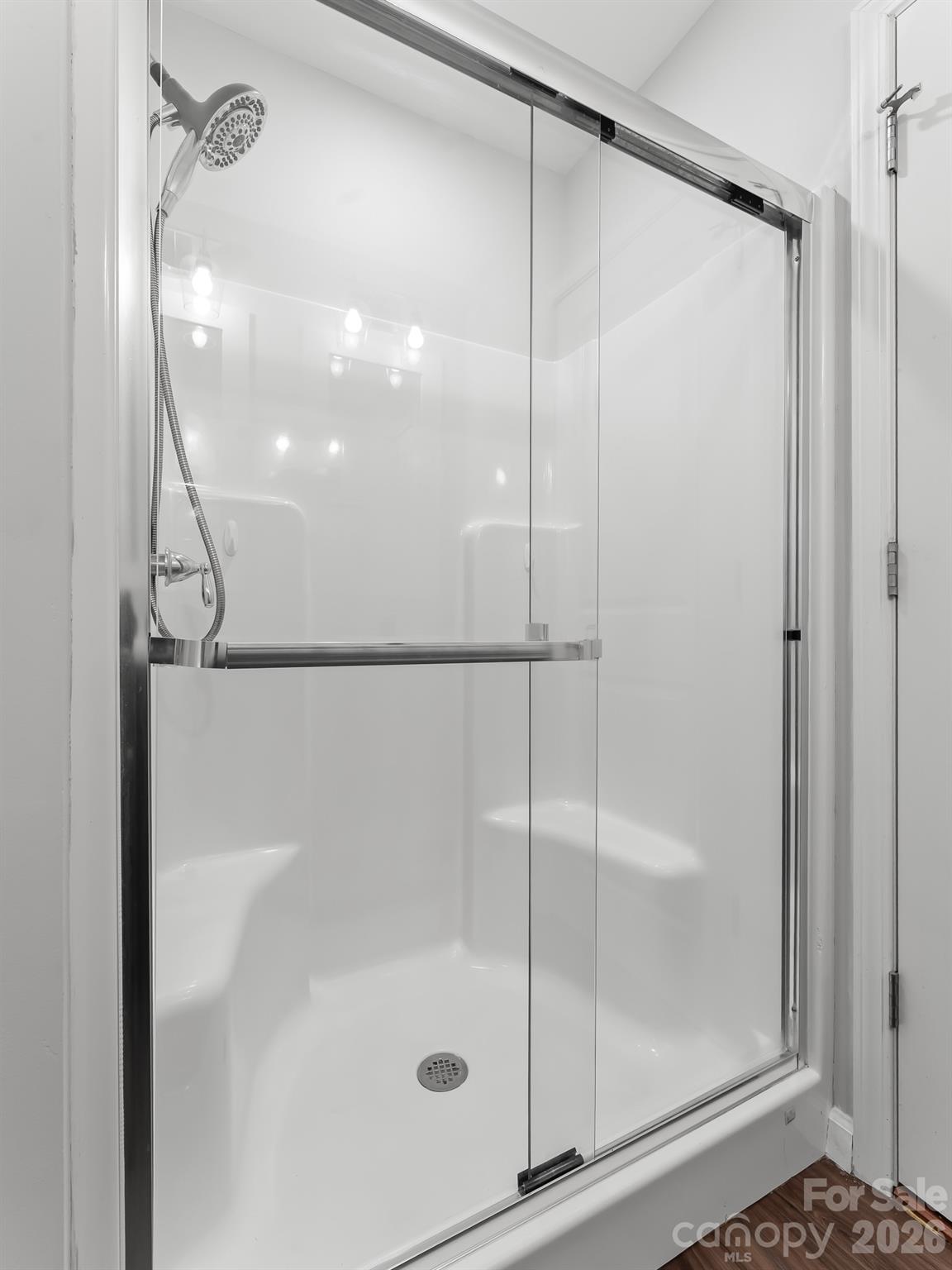 Oversized Shower - 36 Tempie Lane, Arden