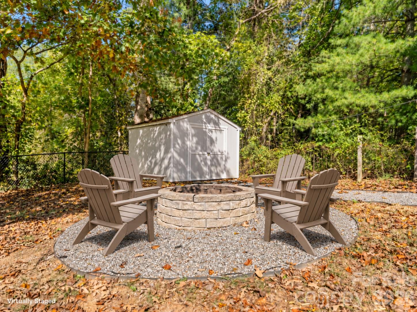 Firepit seating area - 36 Tempie Lane, Arden