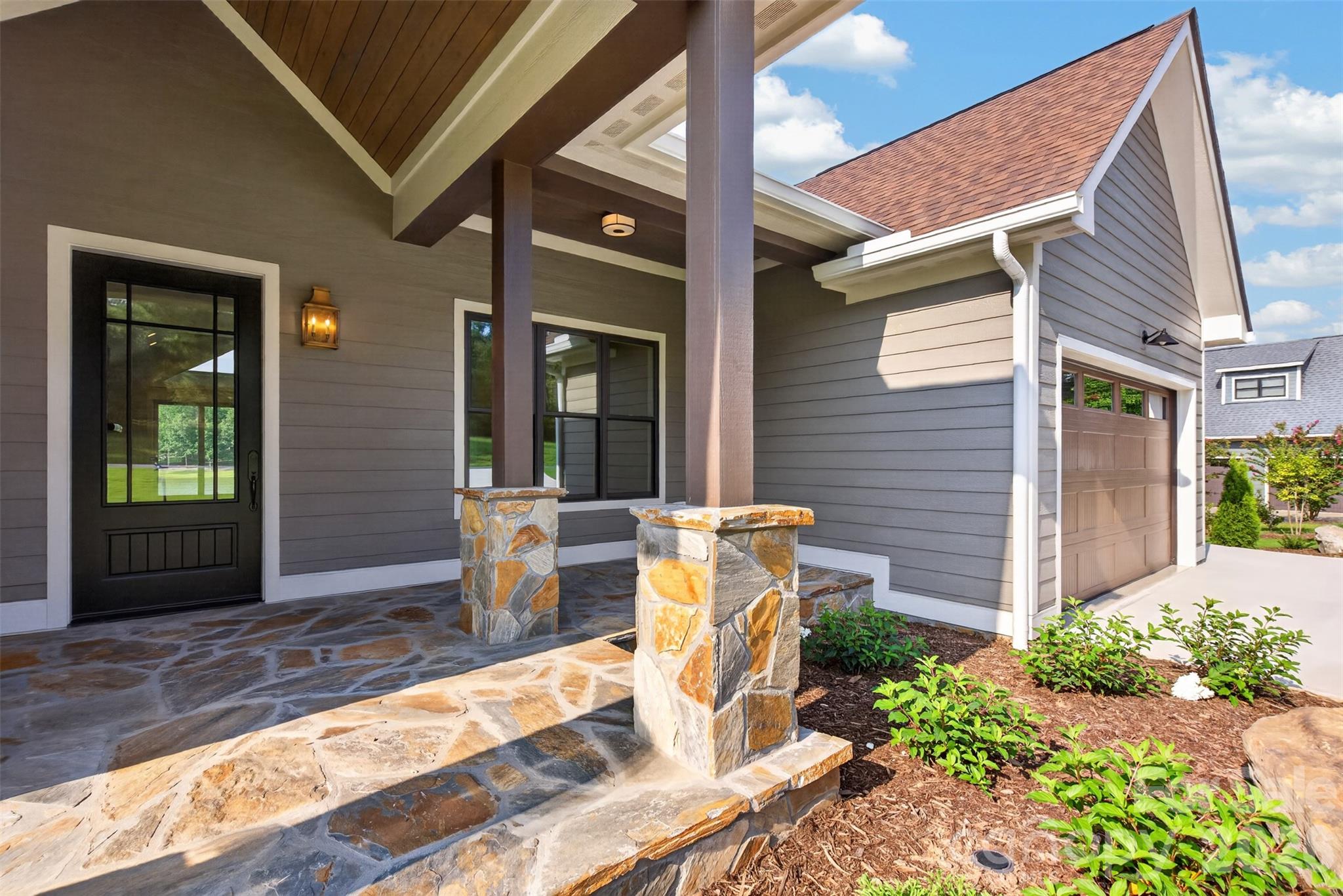 Single Family Residence at 966 Mapleton Lane, Columbus, photo 4 of 44
