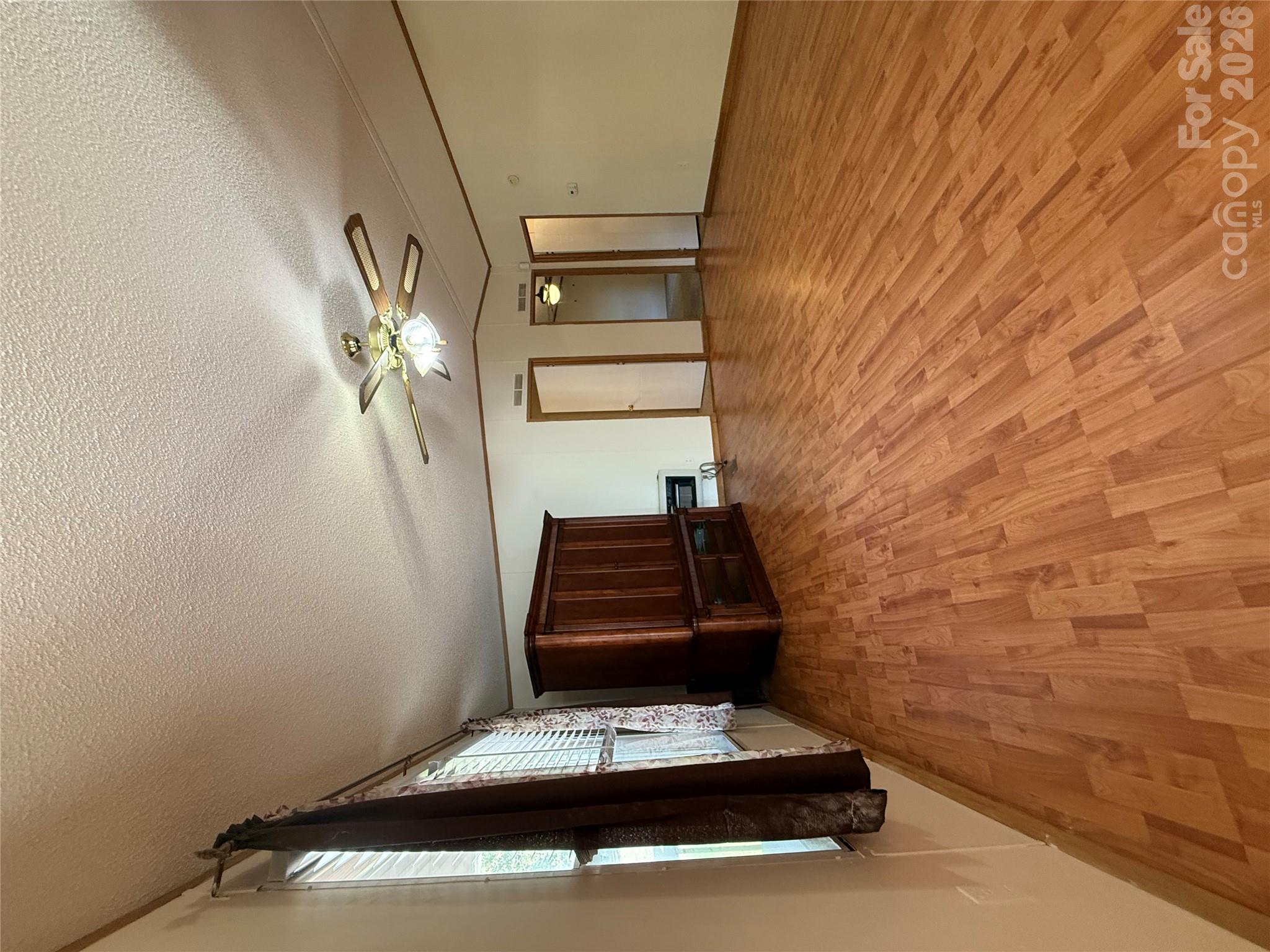 Open living room with vaulted ceilings - 97 Fair Haven Drive, Burnsville