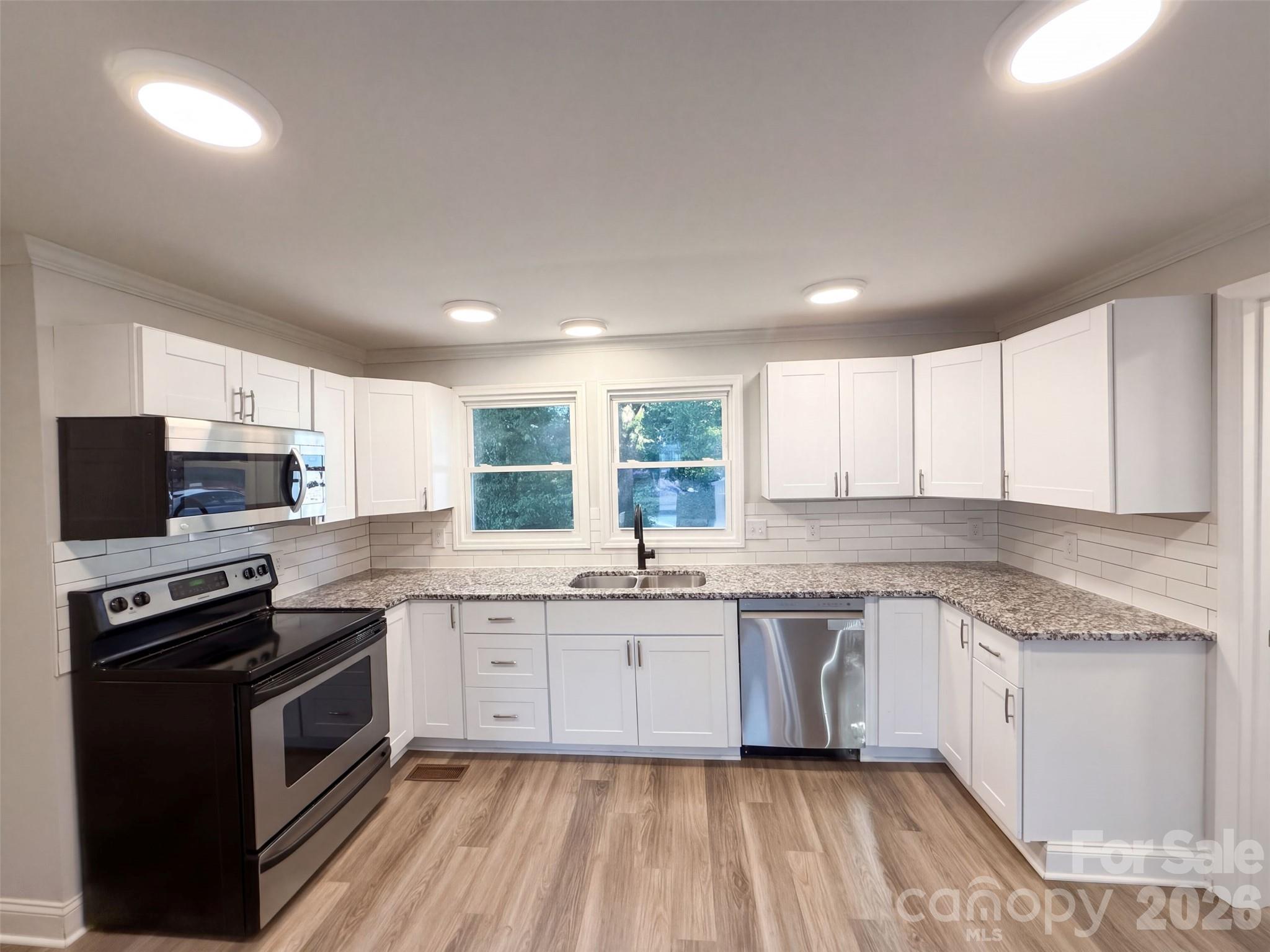 Single Family Residence at 308 Spring Garden Avenue, Kannapolis, photo 2 of 19