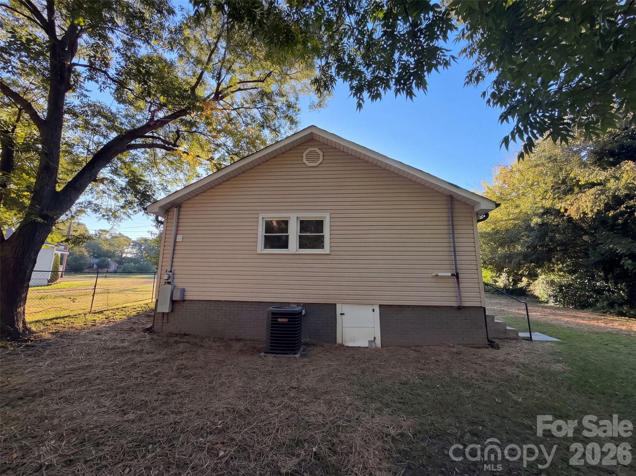 Single Family Residence at 308 Spring Garden Avenue, Kannapolis, photo 5 of 19