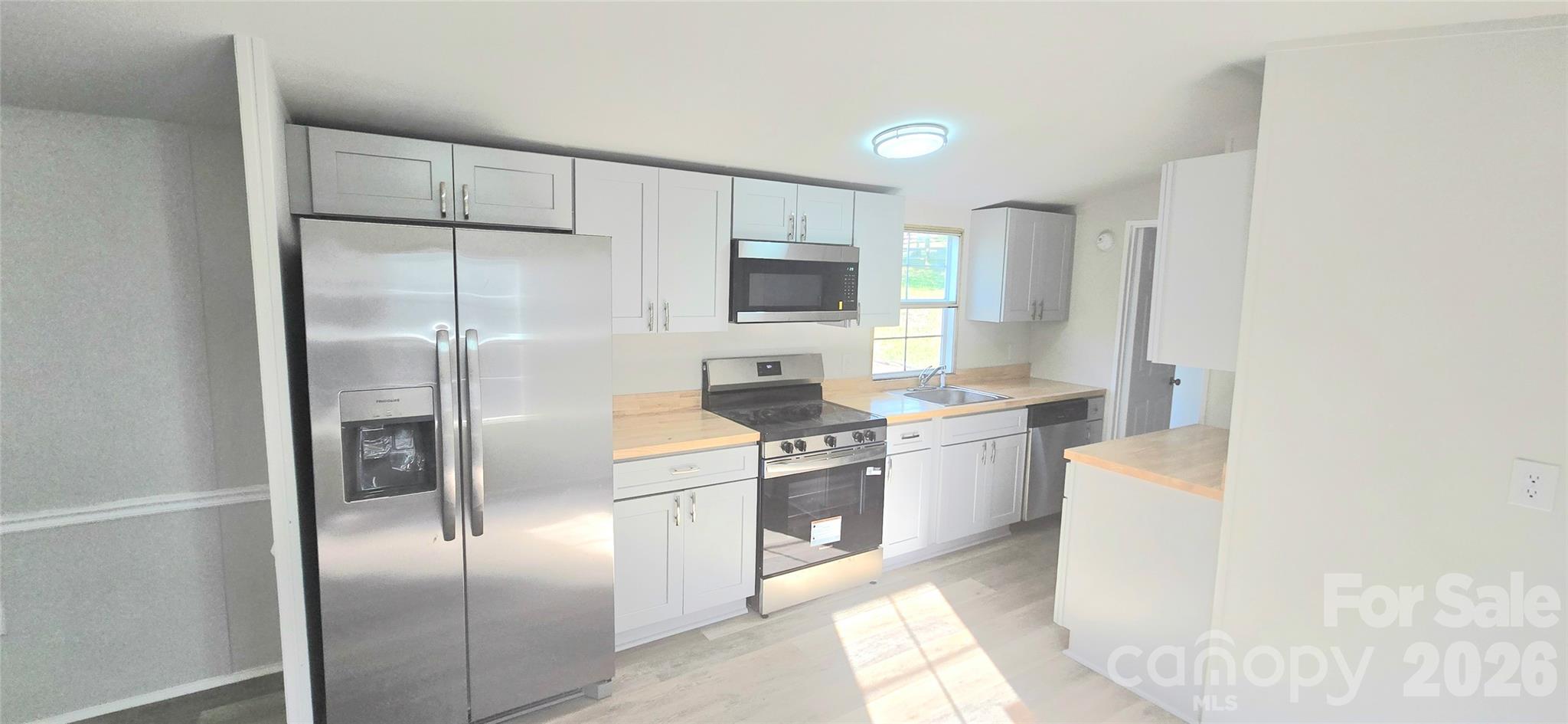 Single Family Residence at 968 Cy Circle, Concord, photo 2 of 7