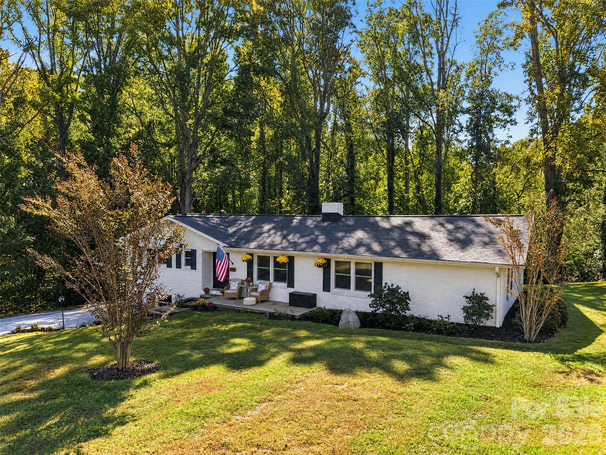 Single Family Residence at 200 Whispering Hills Drive, Hendersonville, photo 6 of 45