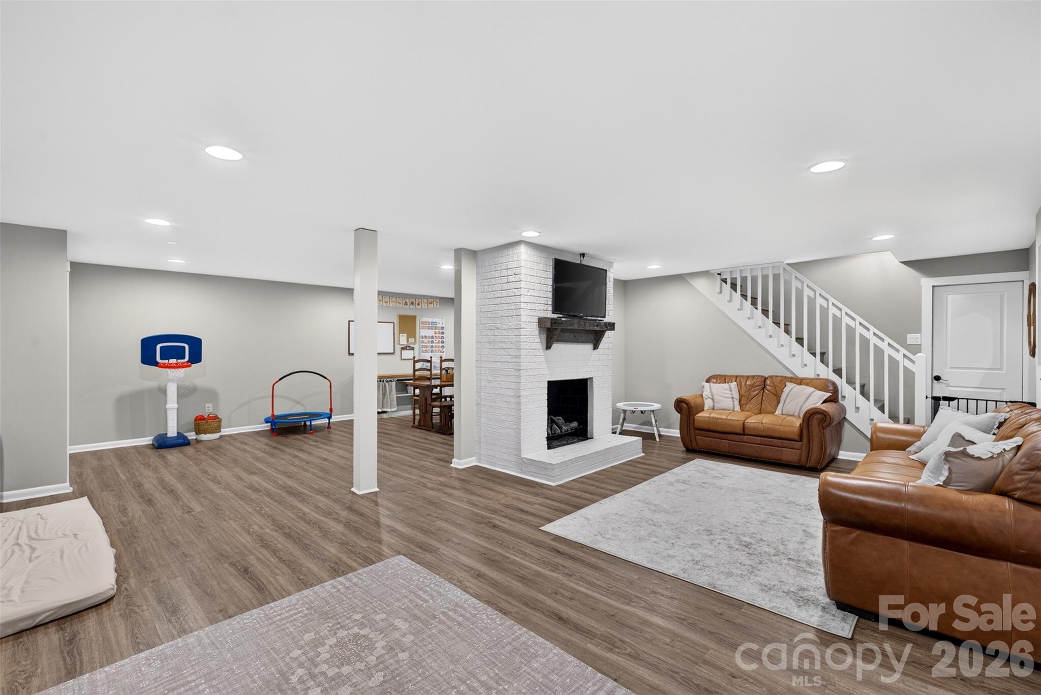 Single Family Residence at 200 Whispering Hills Drive, Hendersonville, photo 35 of 45