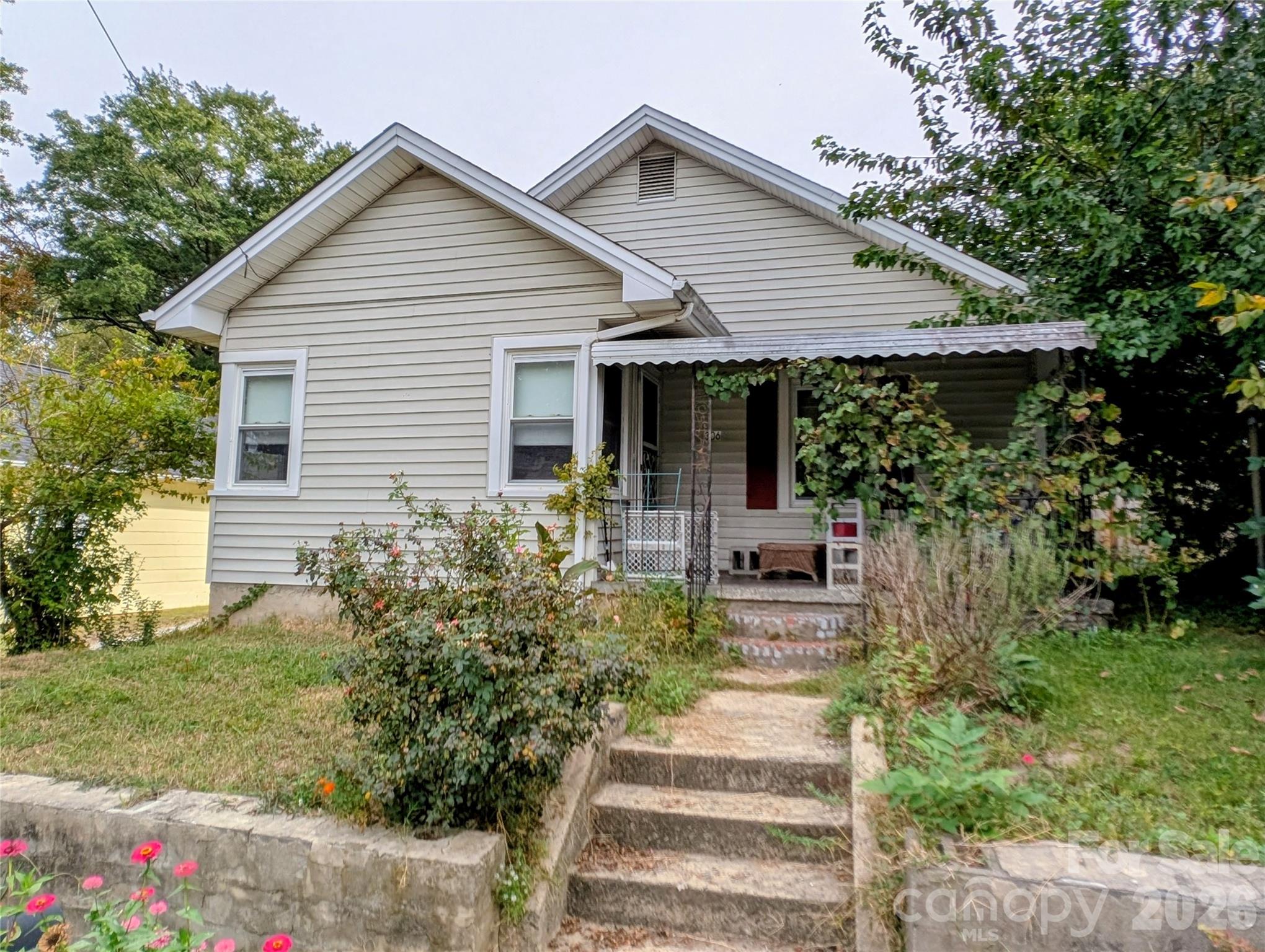 306 Morris Street N