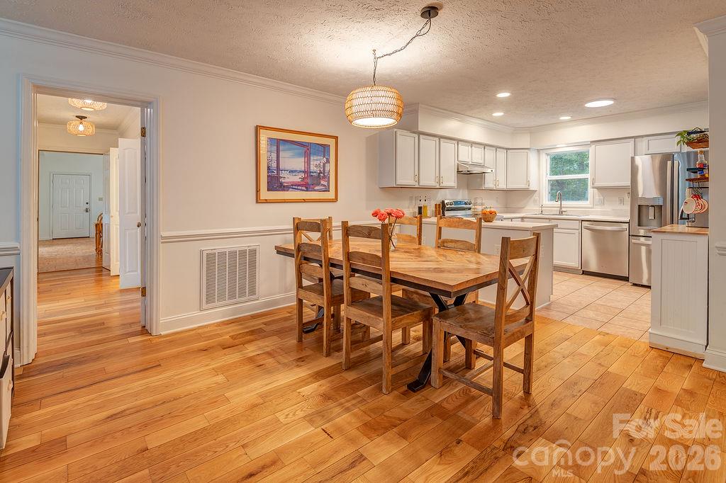 Single Family Residence at 5 Parkway Creek Drive, Asheville, photo 6 of 44