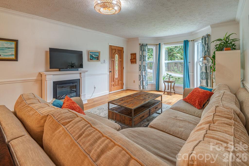 Single Family Residence at 5 Parkway Creek Drive, Asheville, photo 10 of 44