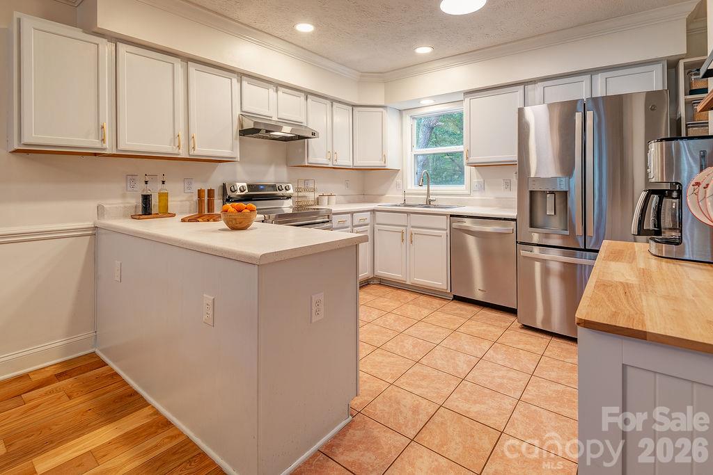 Single Family Residence at 5 Parkway Creek Drive, Asheville, photo 12 of 44